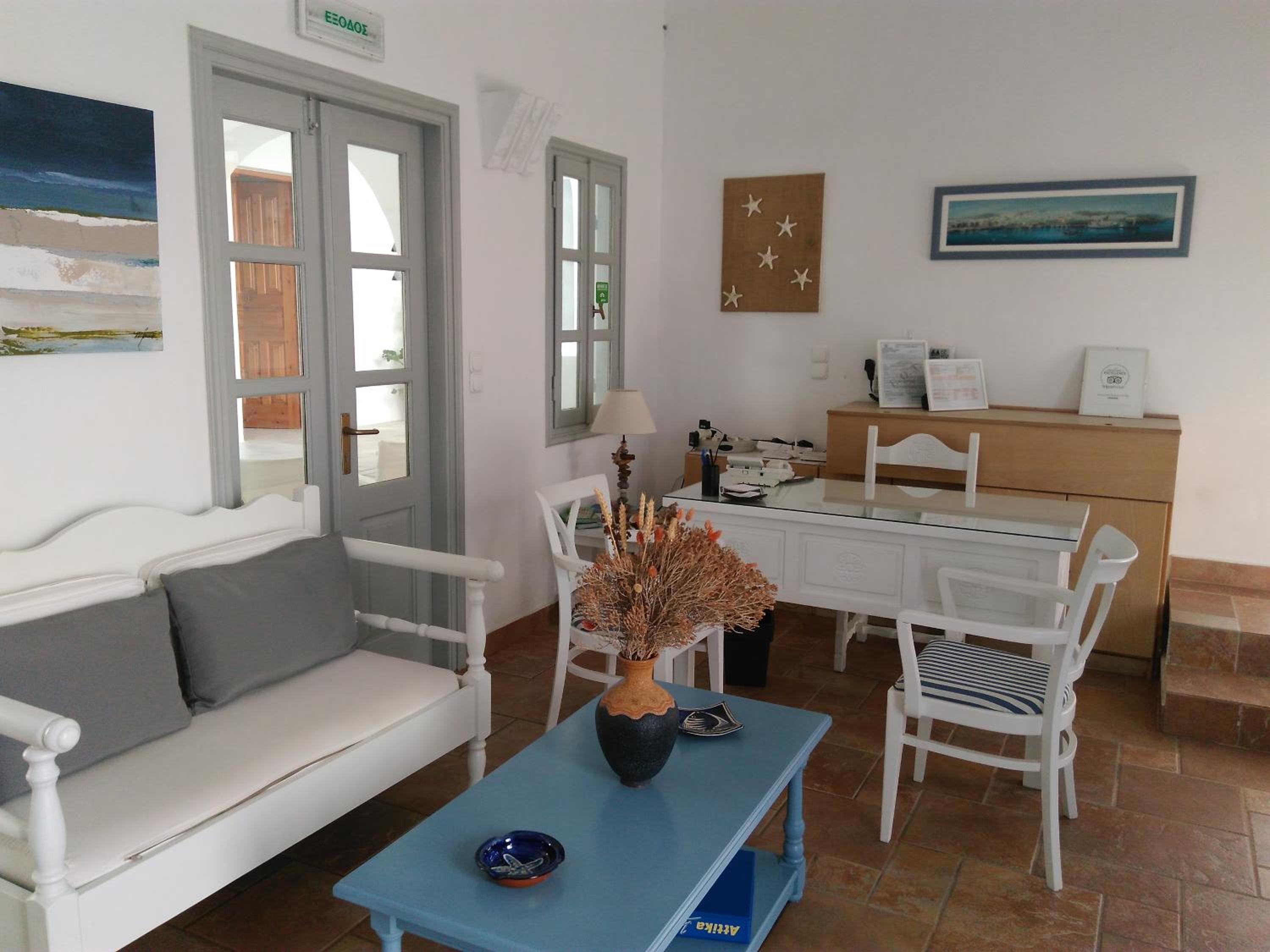 Roussos Beach Hotel