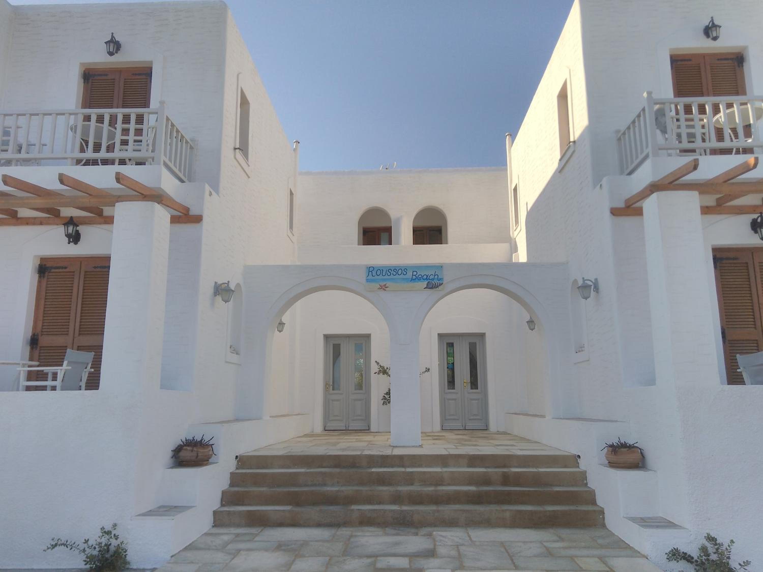 Roussos Beach Hotel
