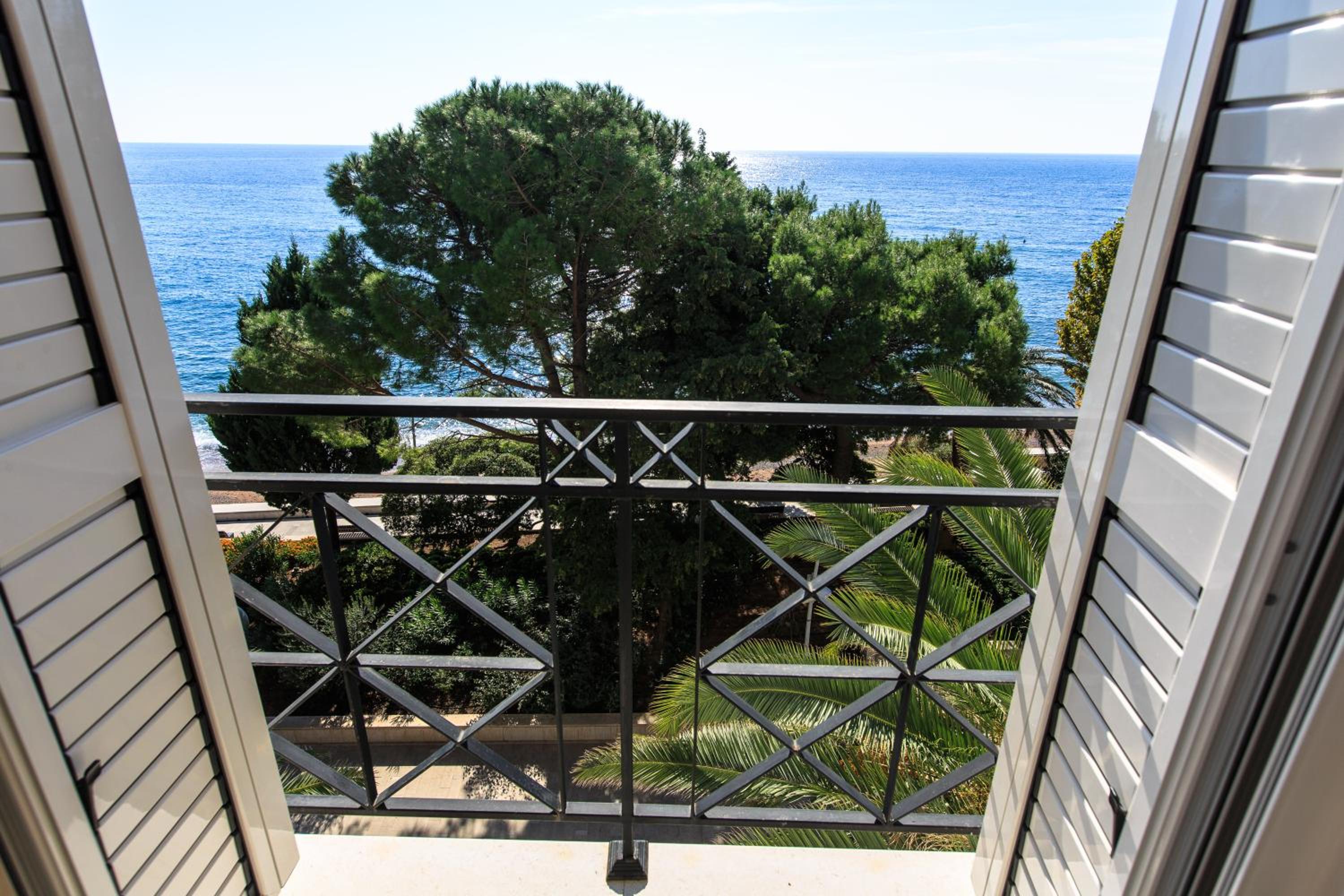 LuxBeachFront