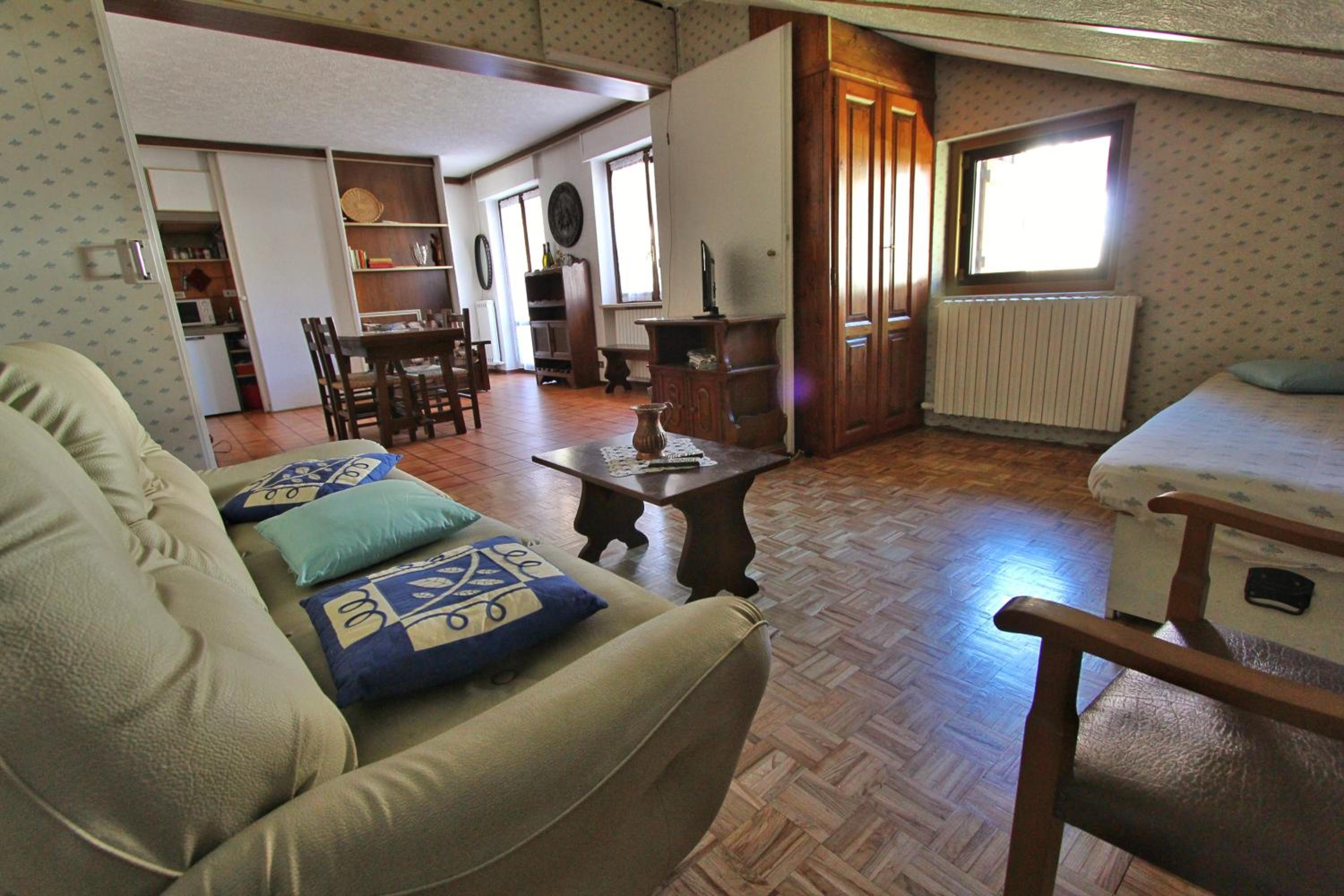 Hostdomus - Bi Level Apartment photo 3