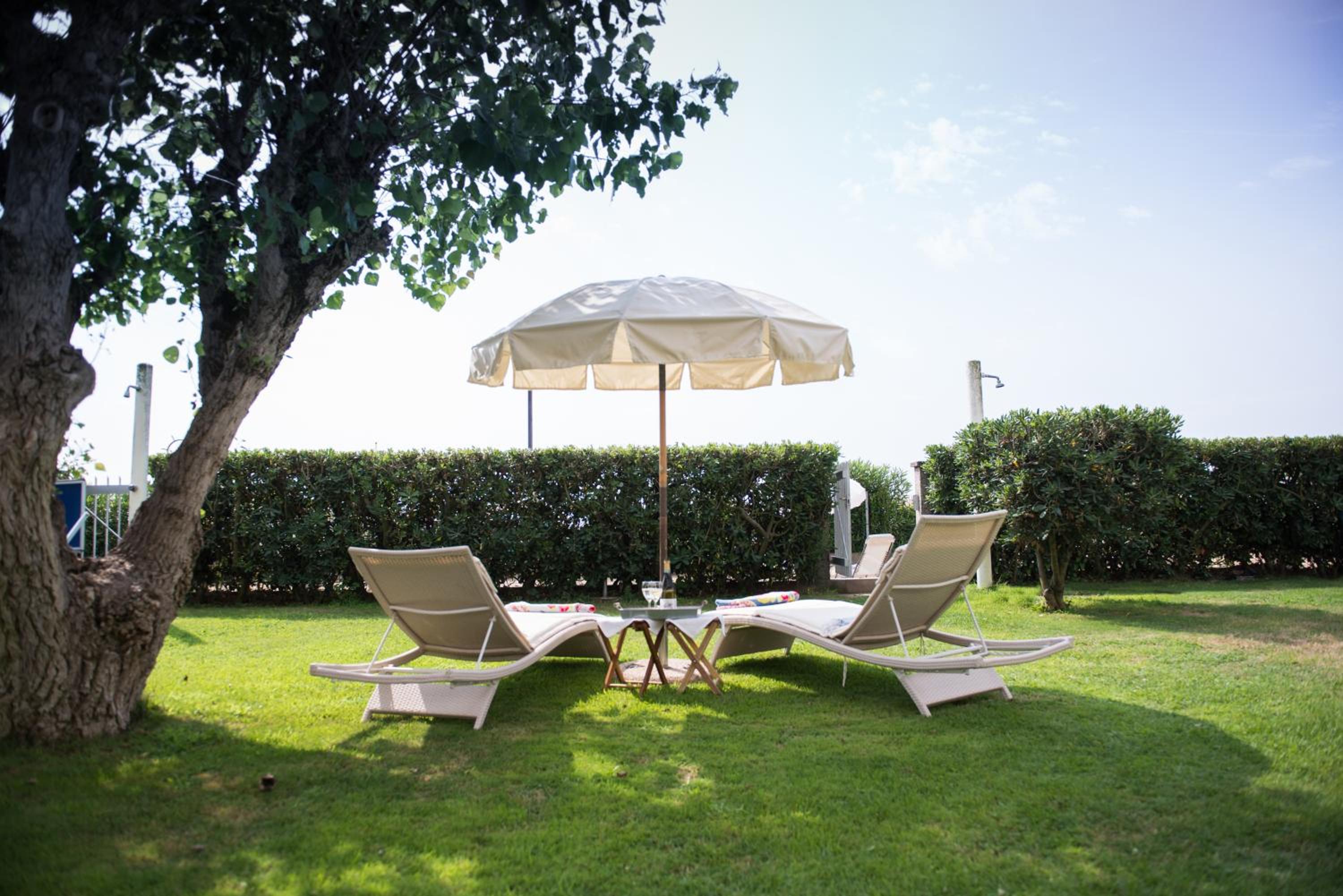 Jesolo sea front garden apartment view 4