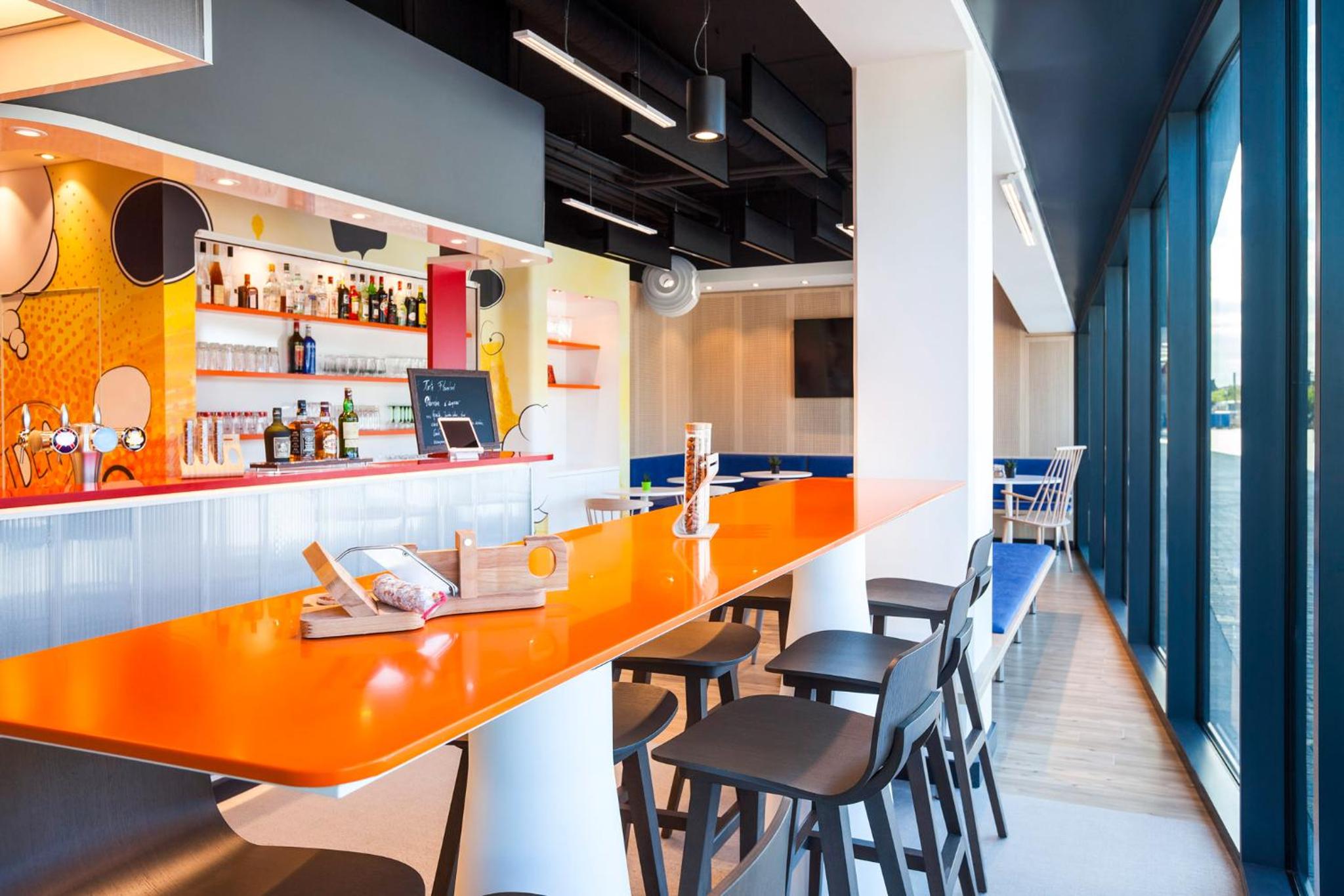 bar