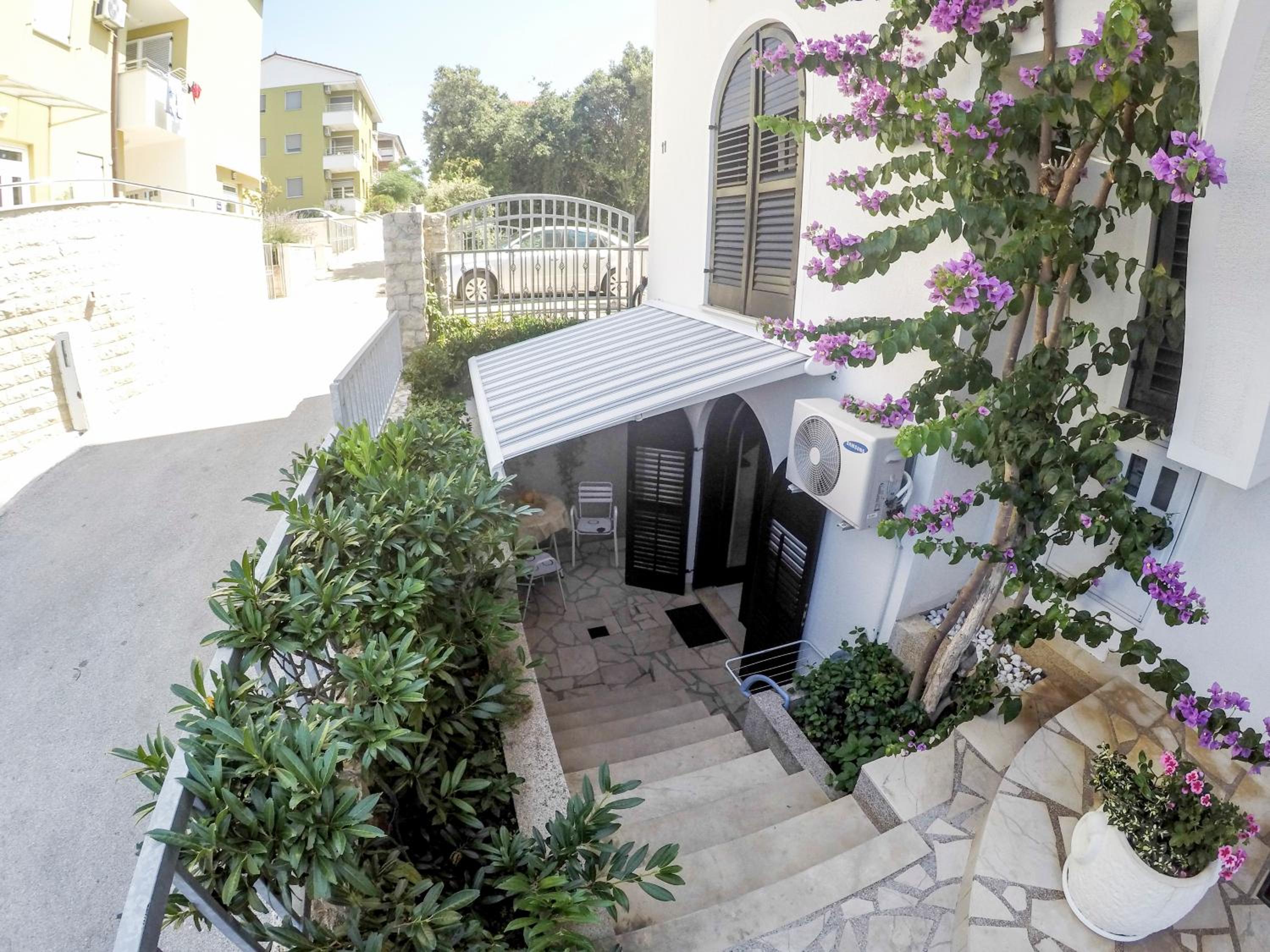 Apartments Villa Mirella view 4
