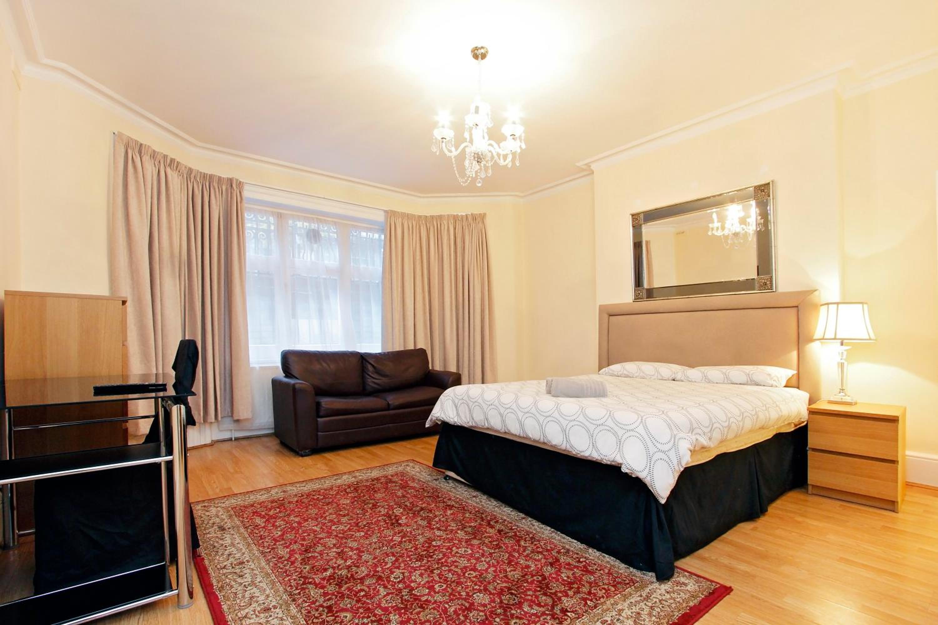 Hyde Park Serviced Rooms