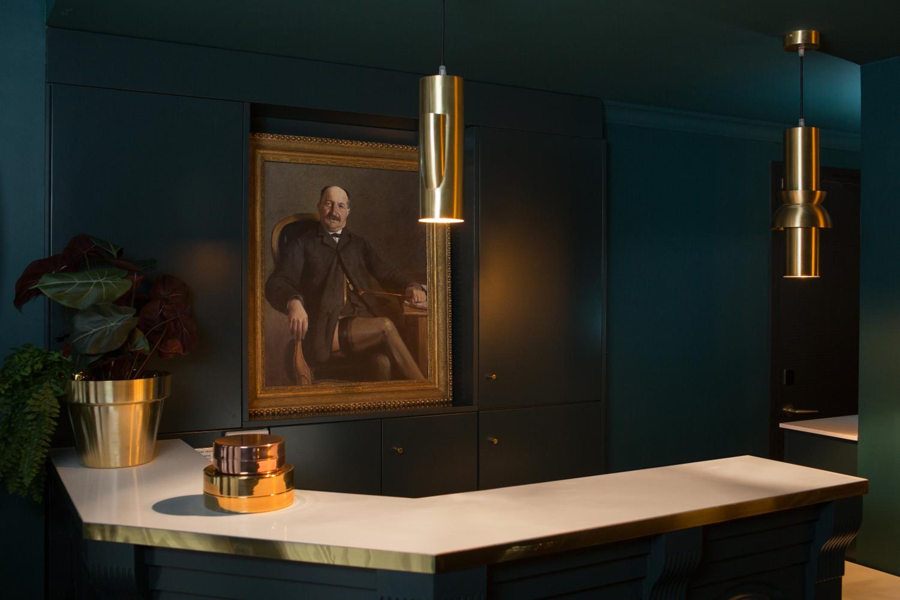 Snob Hotel 28