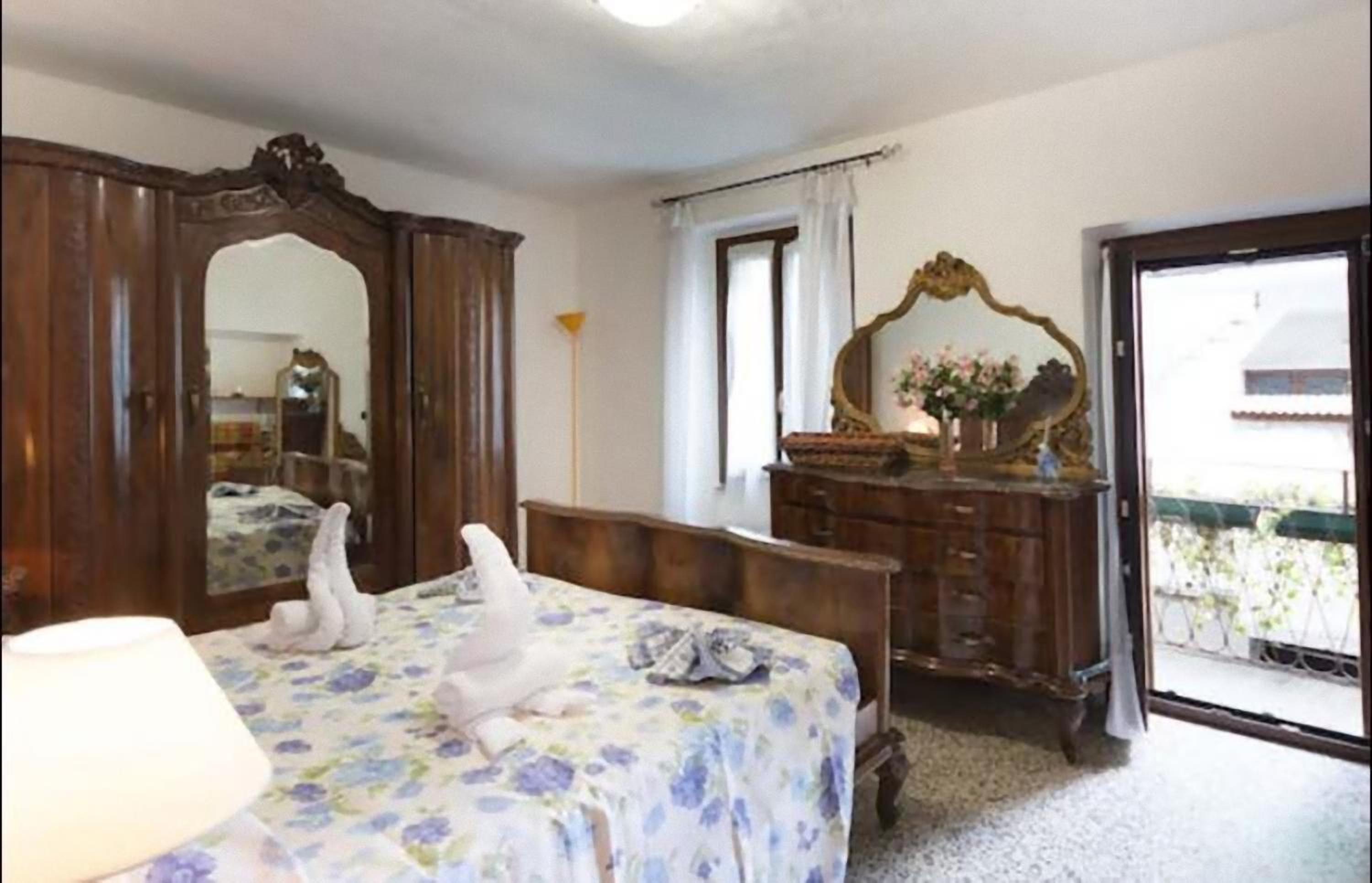 Comolake House