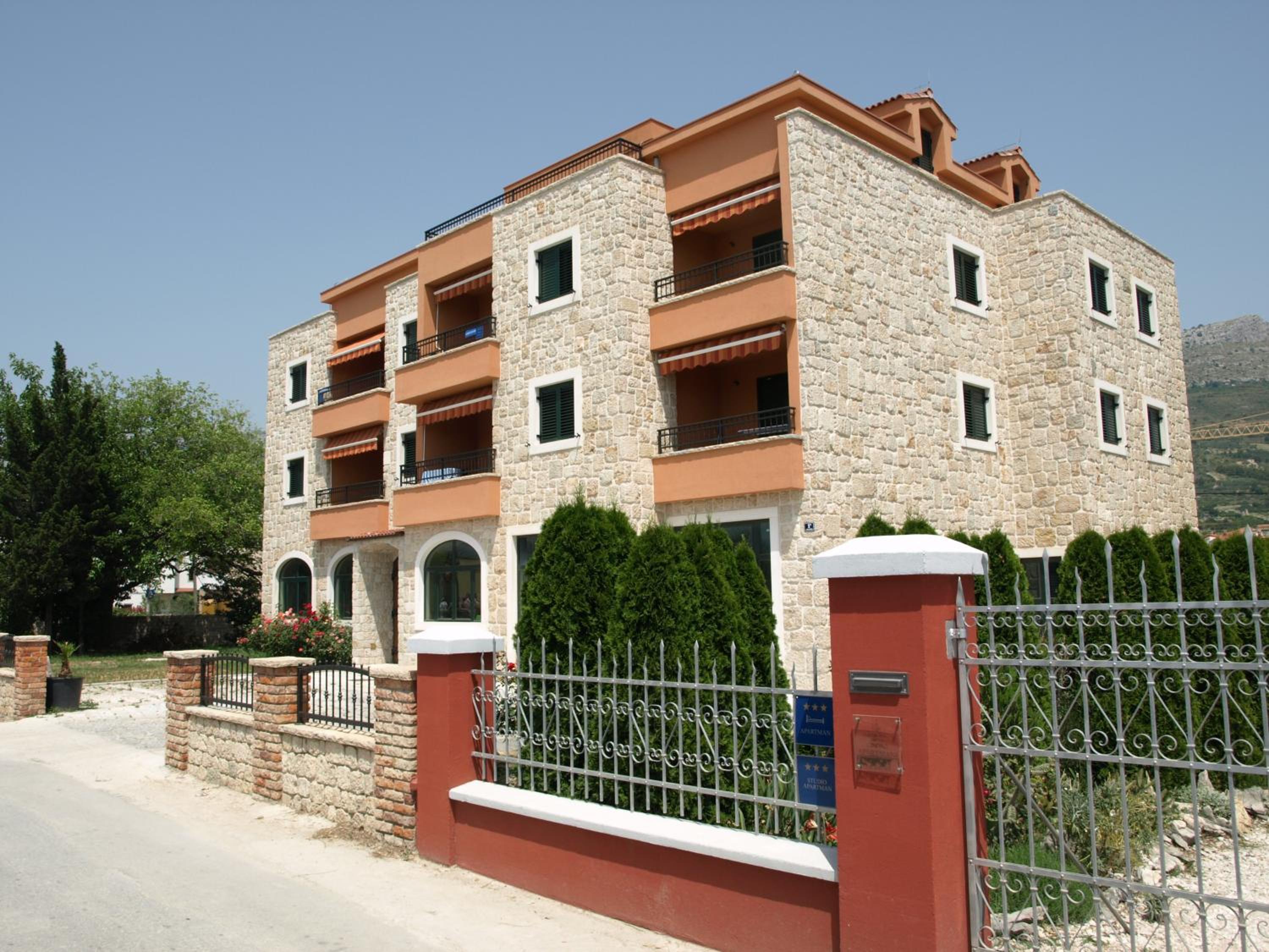 Photo 9