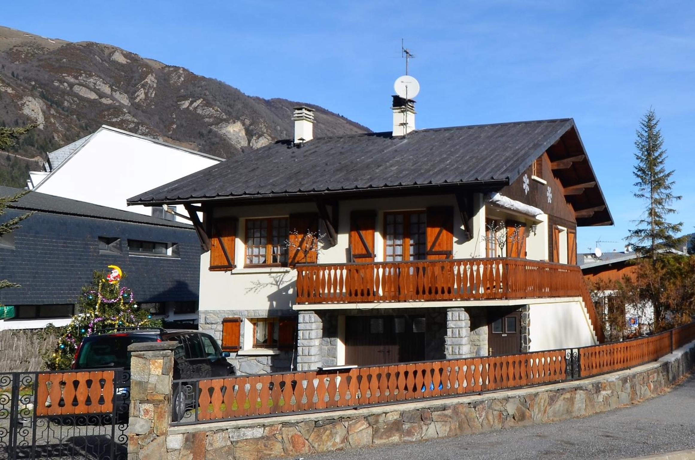 Grand Chalet St-Lary centre 13 à 15 pers photo 2