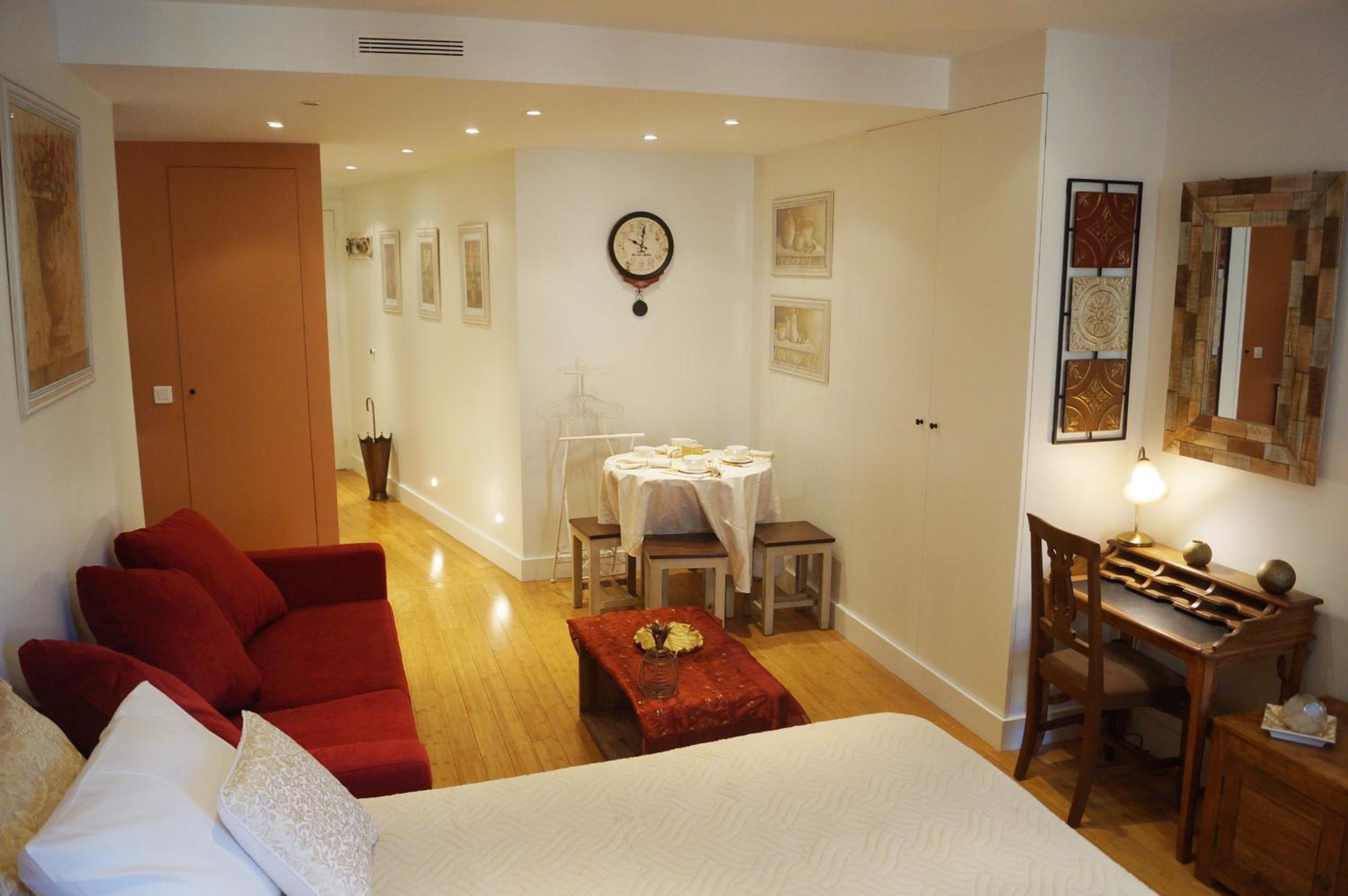 Champs Elysees Executive Apartment