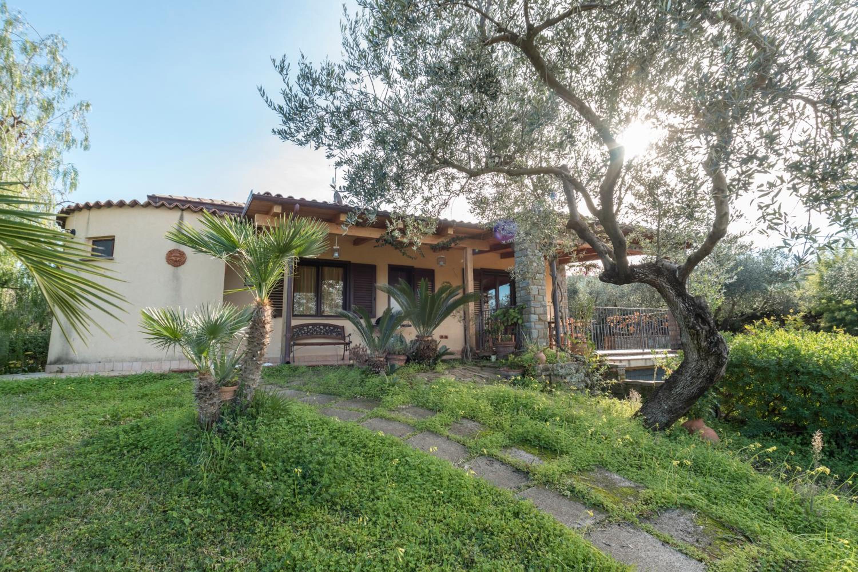 Beautiful house with sea view and amazing garden view 3