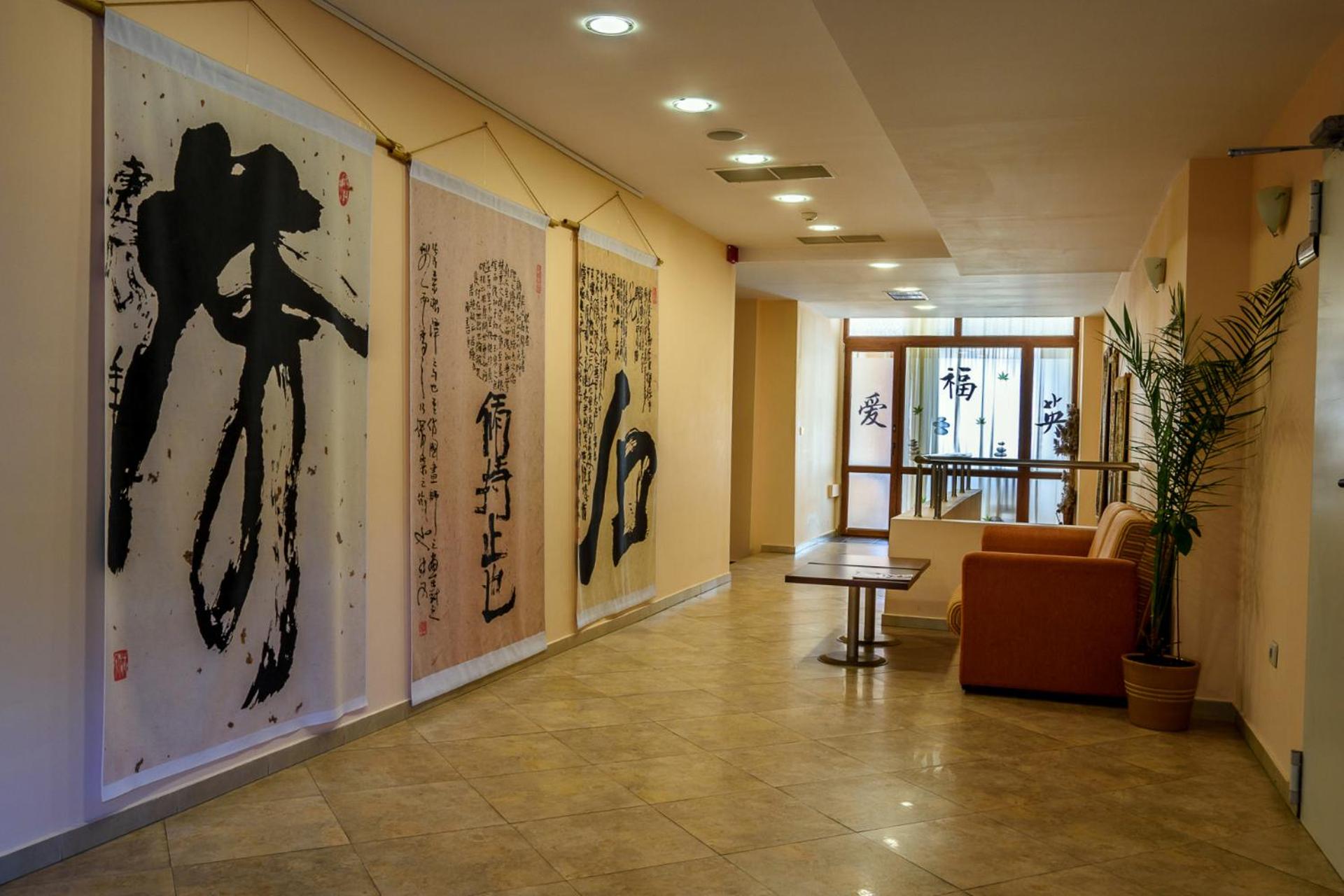 Lobby & Reception