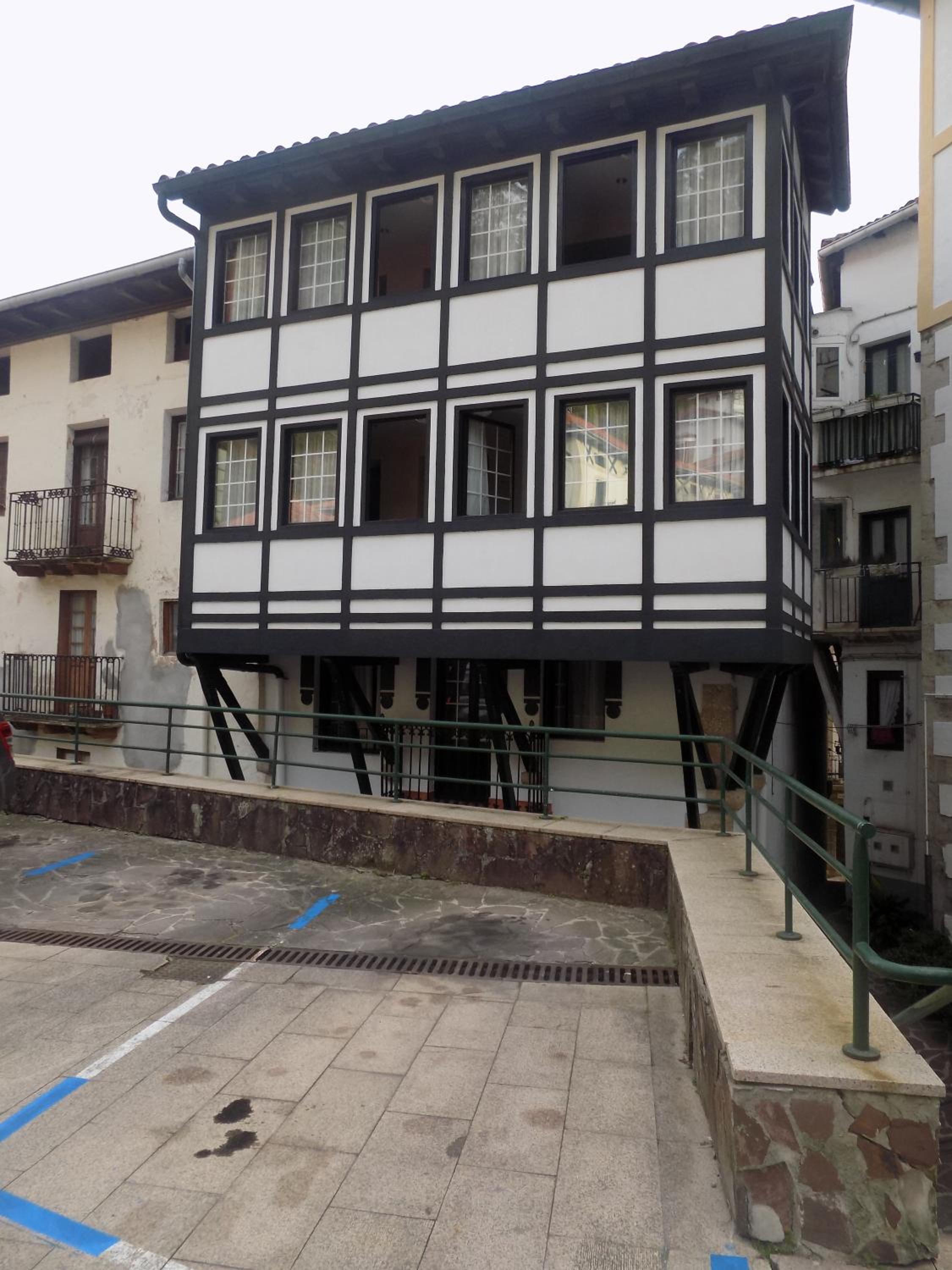 Photo 10
