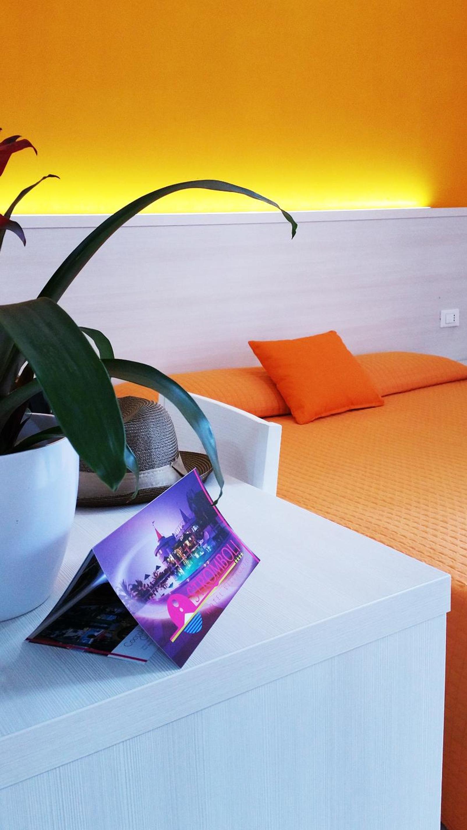 Hotel Stromboli Beach Tropea - Image 1