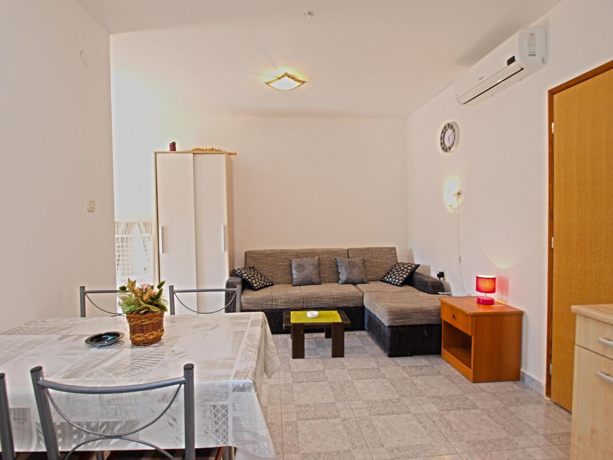 Apartments Orange 768 view 2