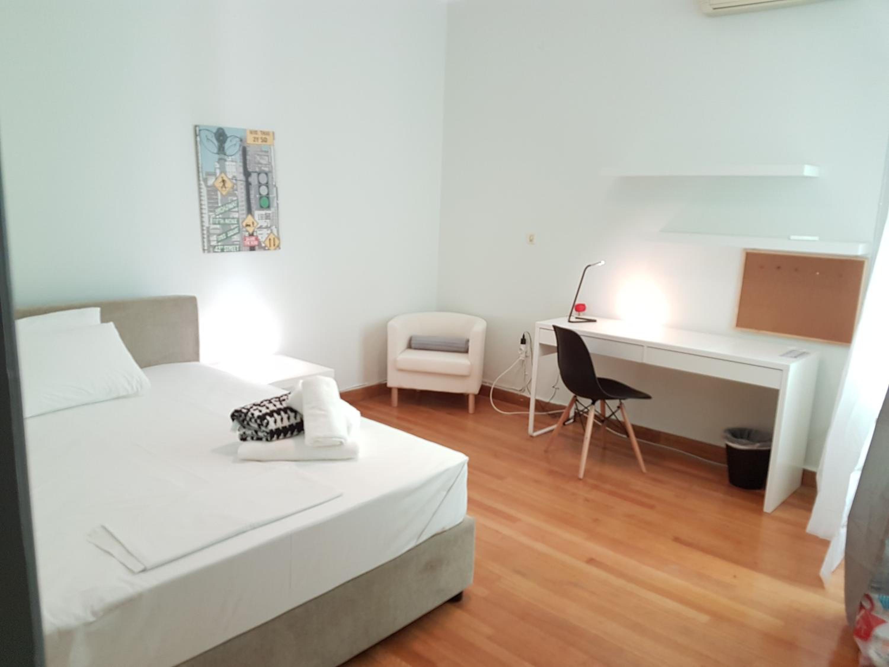 Errathens Pine Red and Taupe - Athens Center