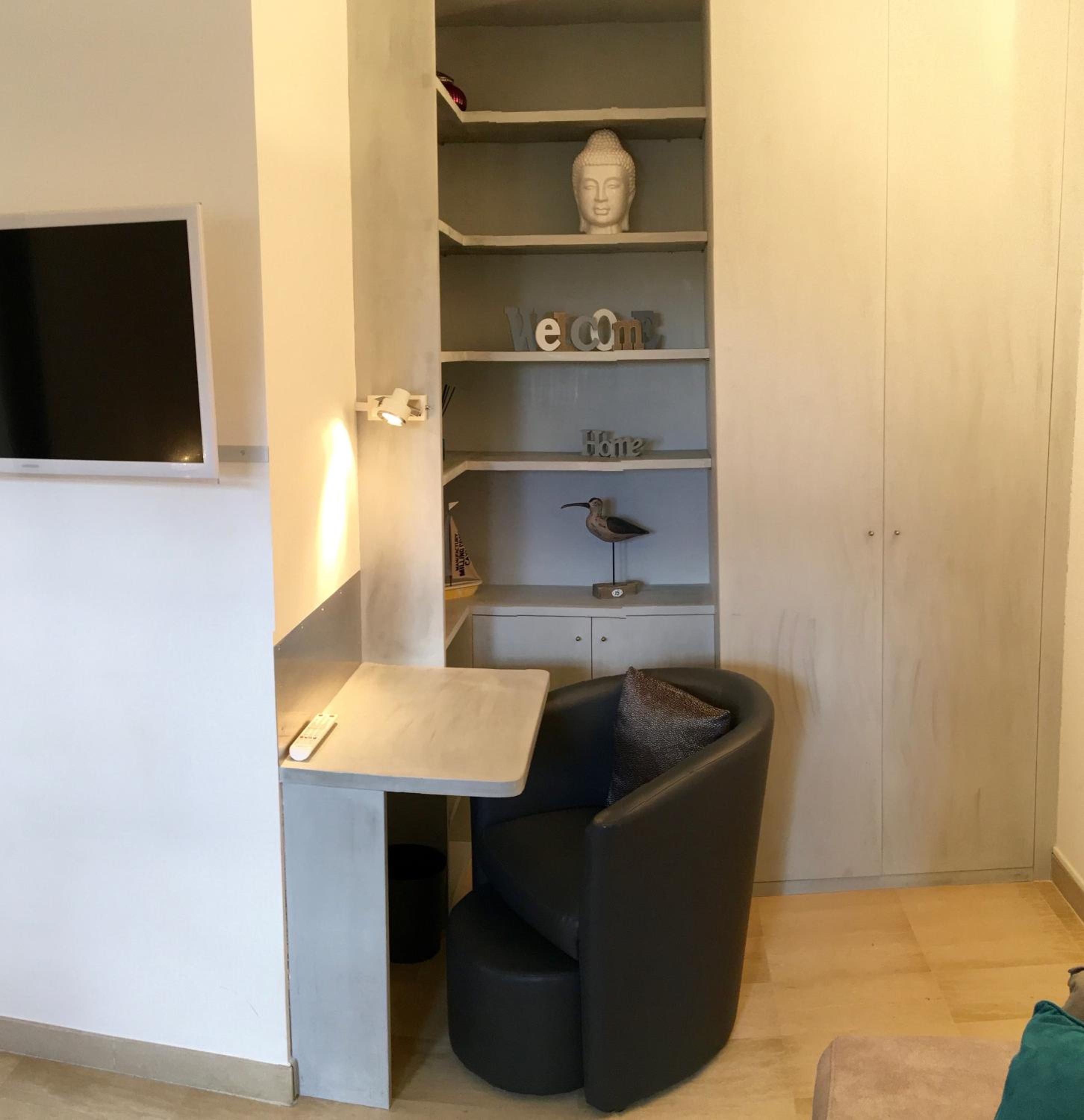 Suquet's Luxury Studio view 3