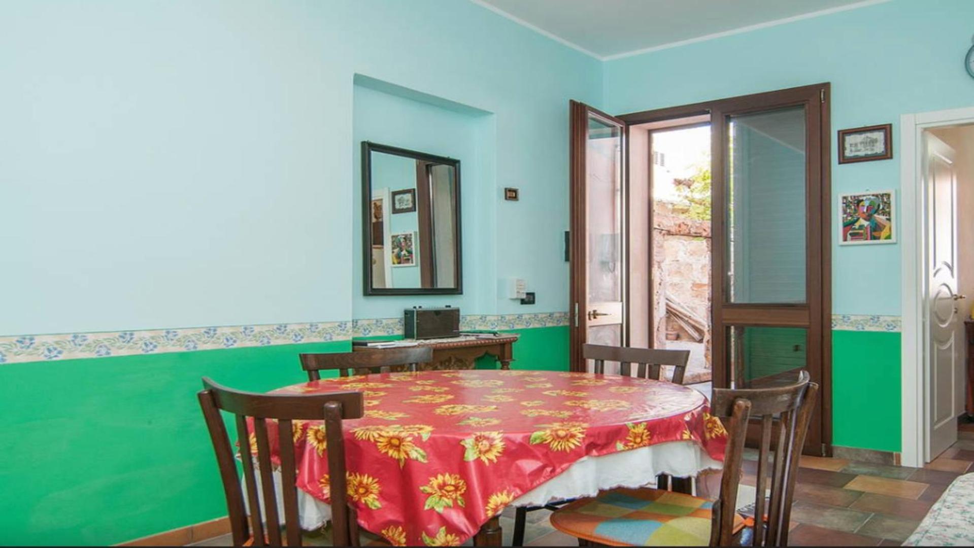 Casa indipendente con ampia veranda view 2