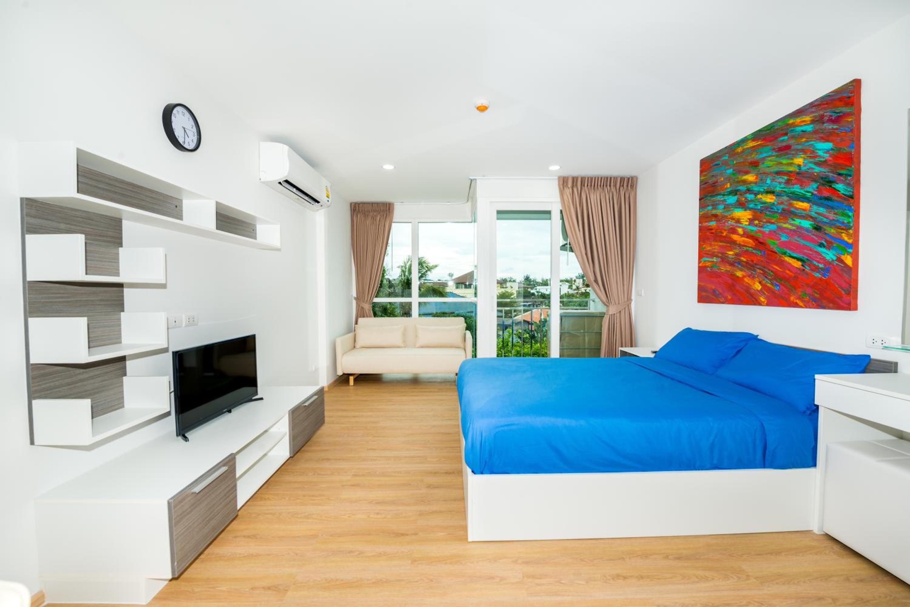 Ozone Condotel, Kata Beach