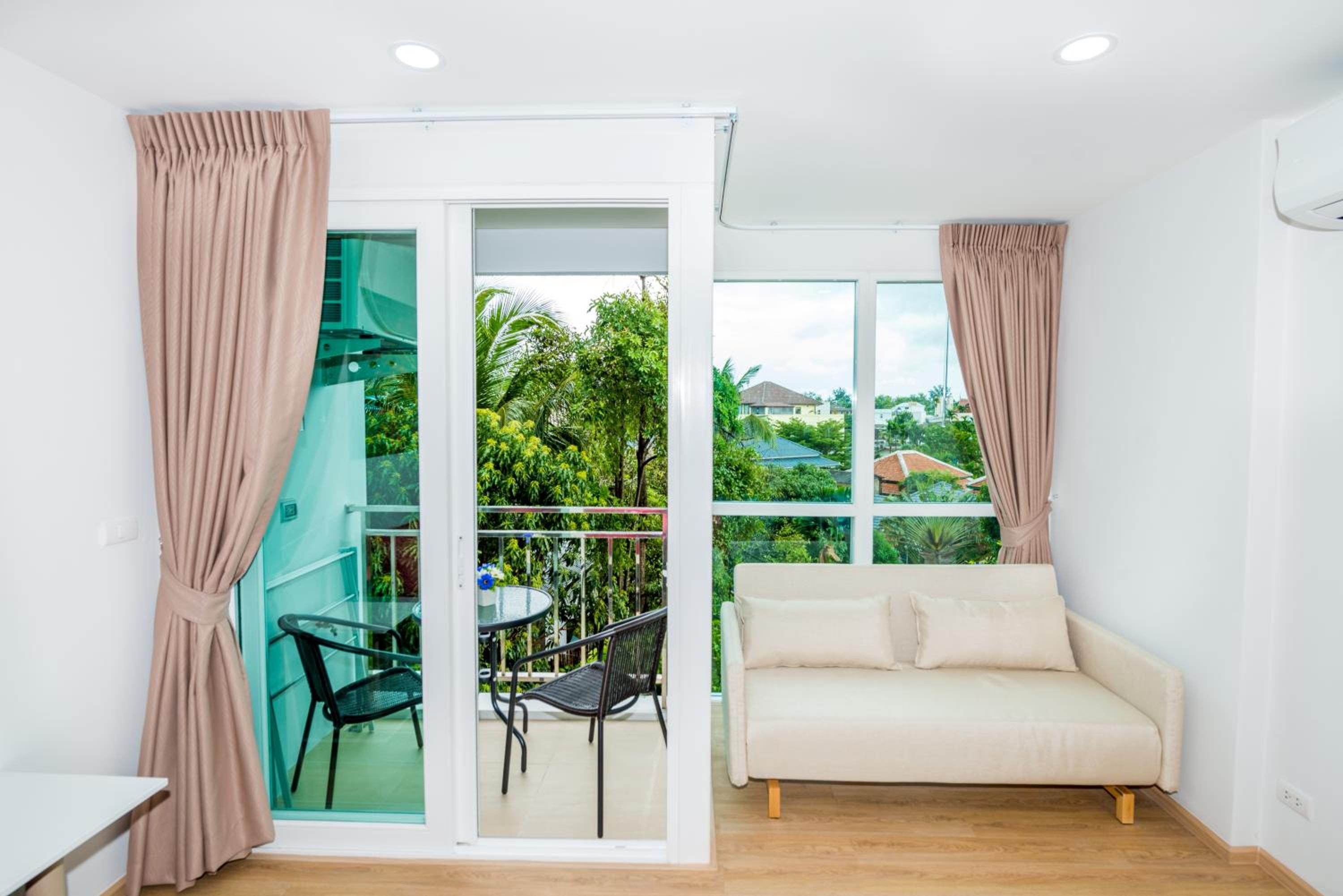 Ozone Condotel, Kata Beach