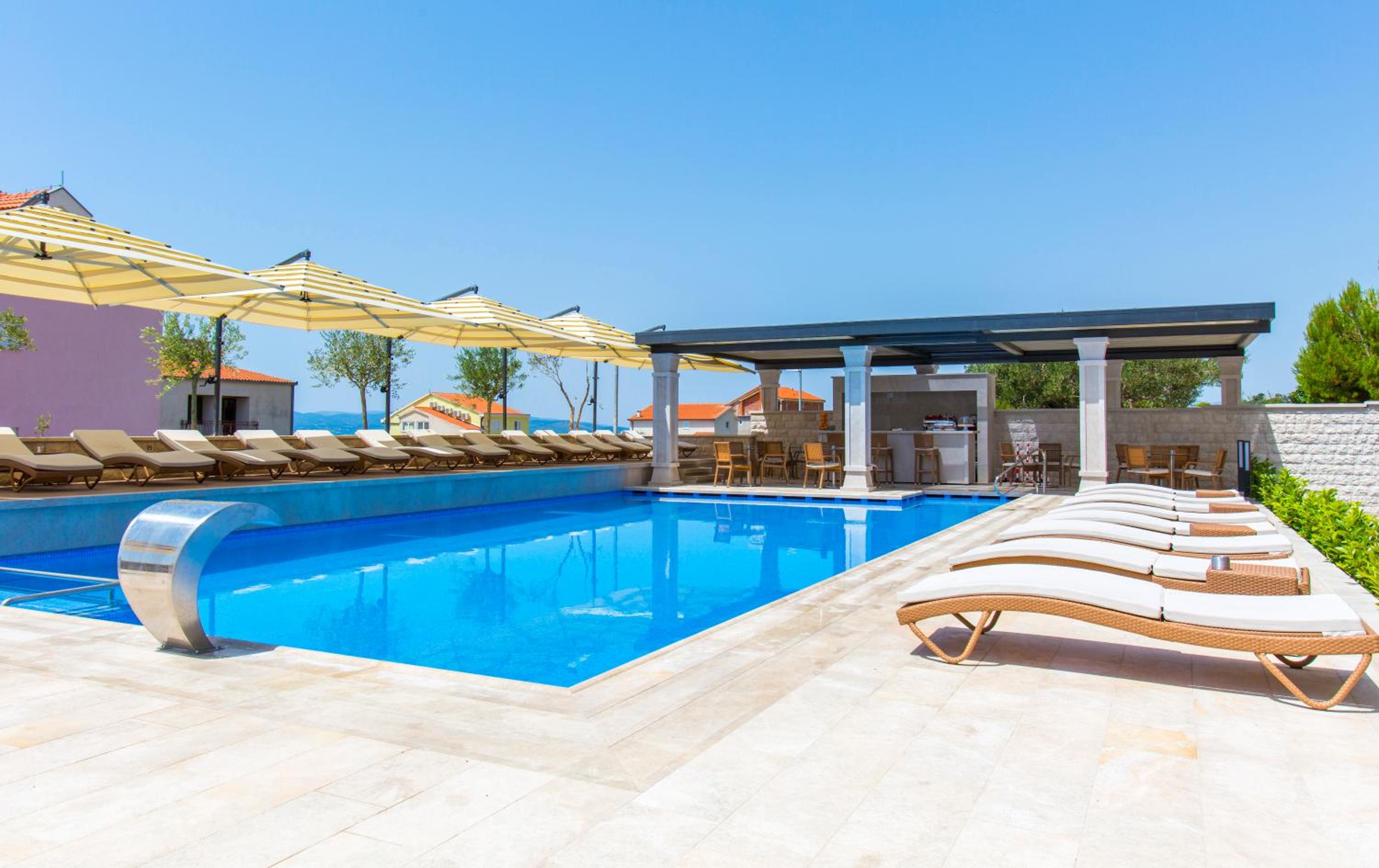 Hotel Luxury Aparthotel - Image 1