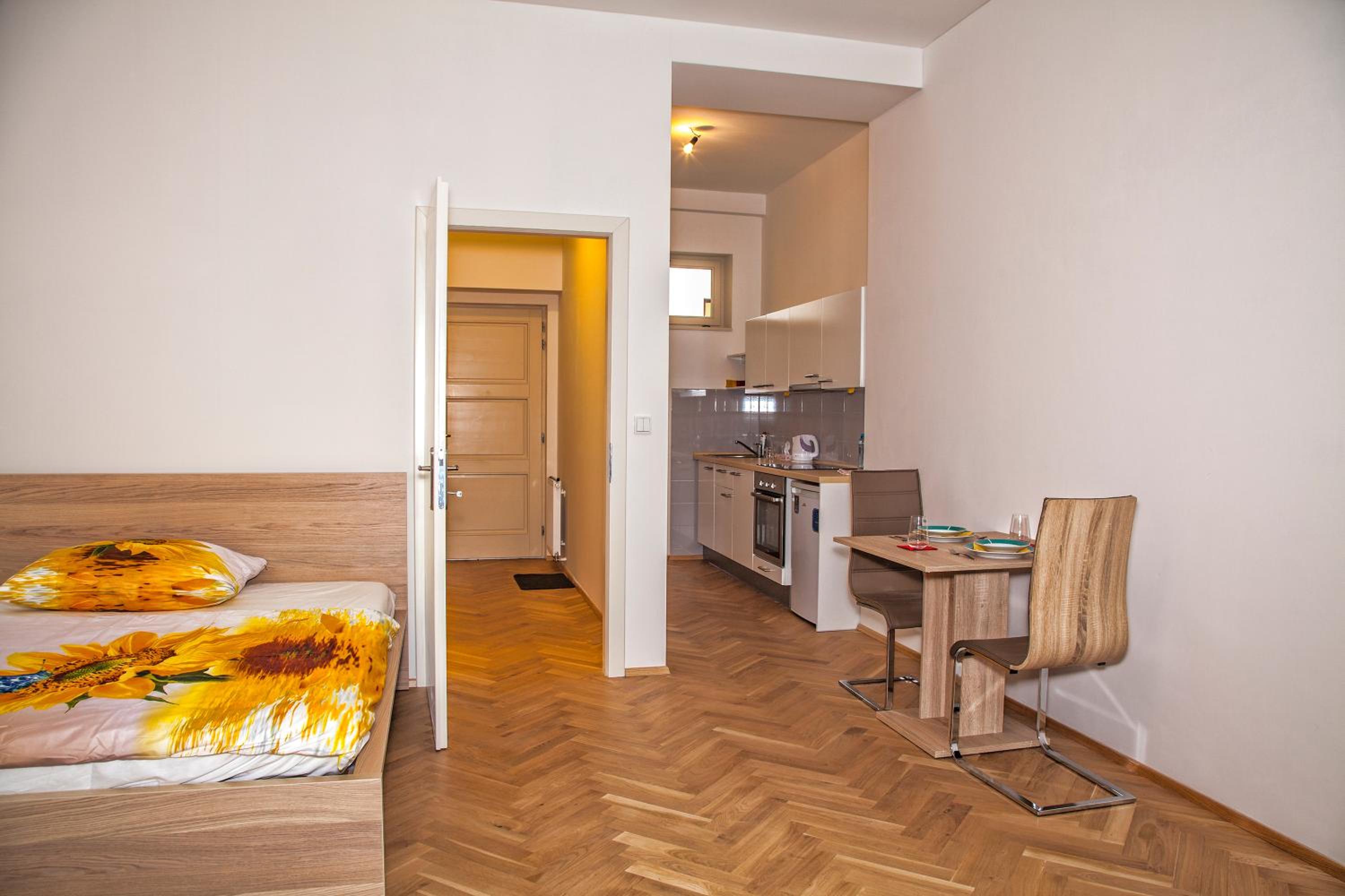 Beautiful Central Apartment Thámova