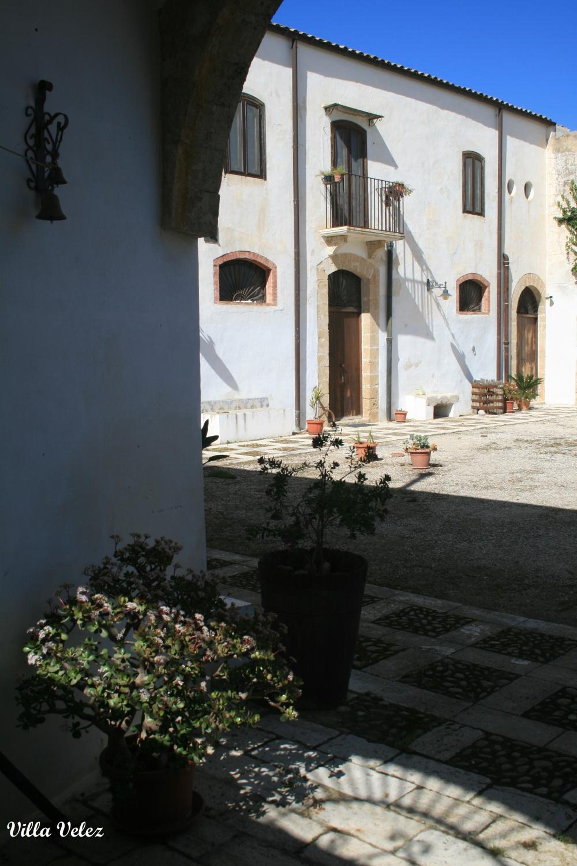 Baglio "Villa Velez"