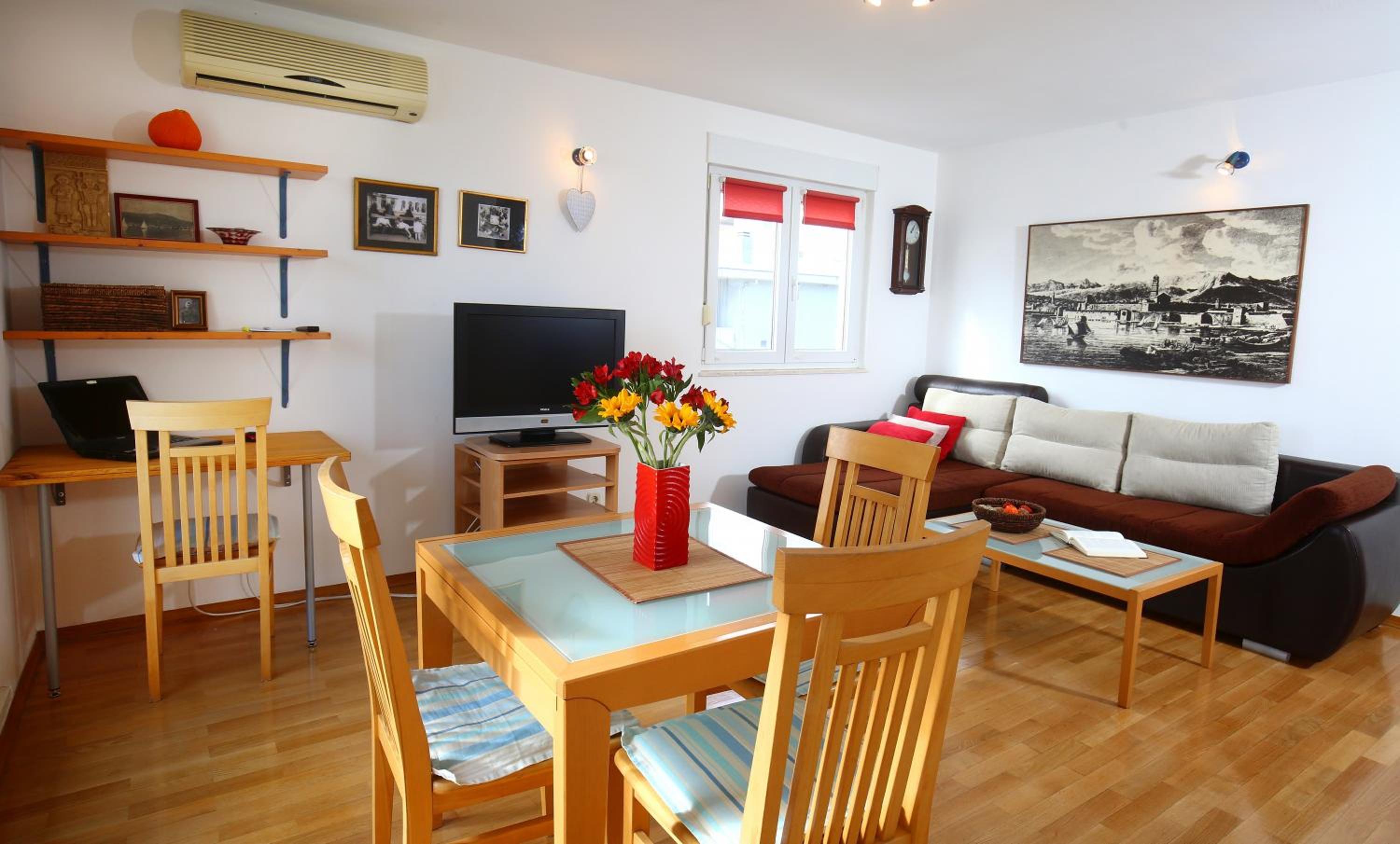 Split on the beach, 2 floors & wide terrace view 5