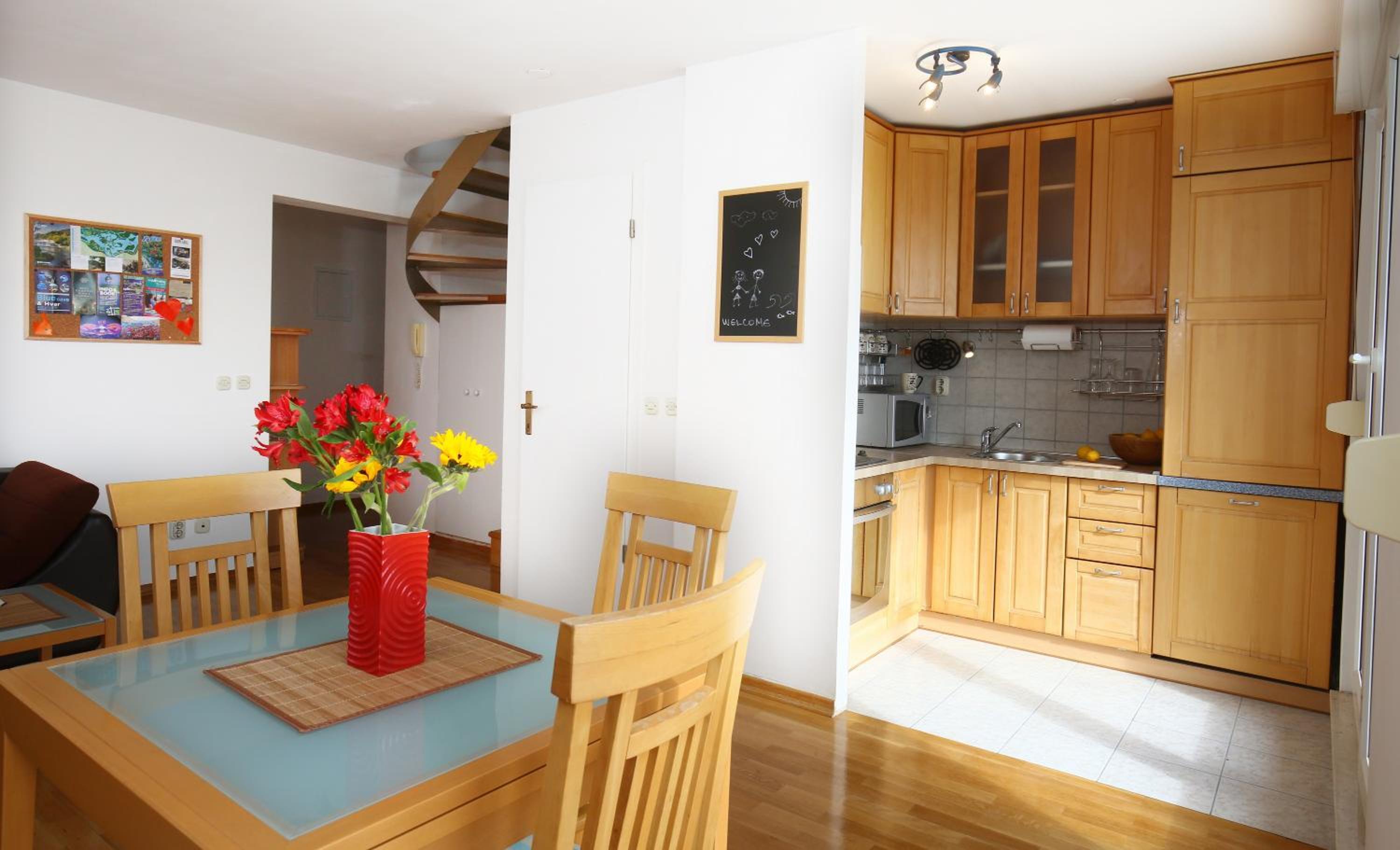 Split on the beach, 2 floors & wide terrace view 3