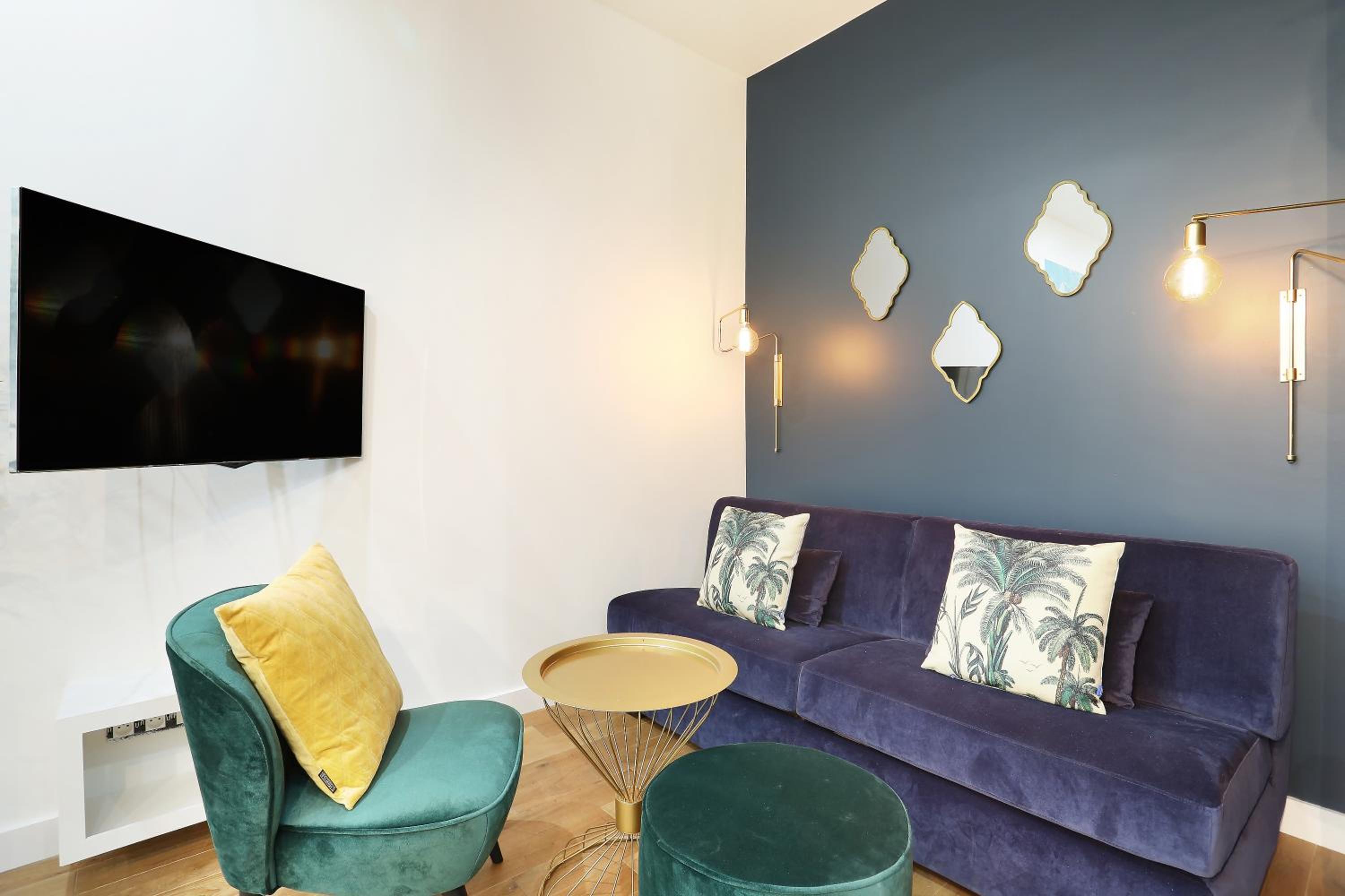 Rent a Room - Charon 3