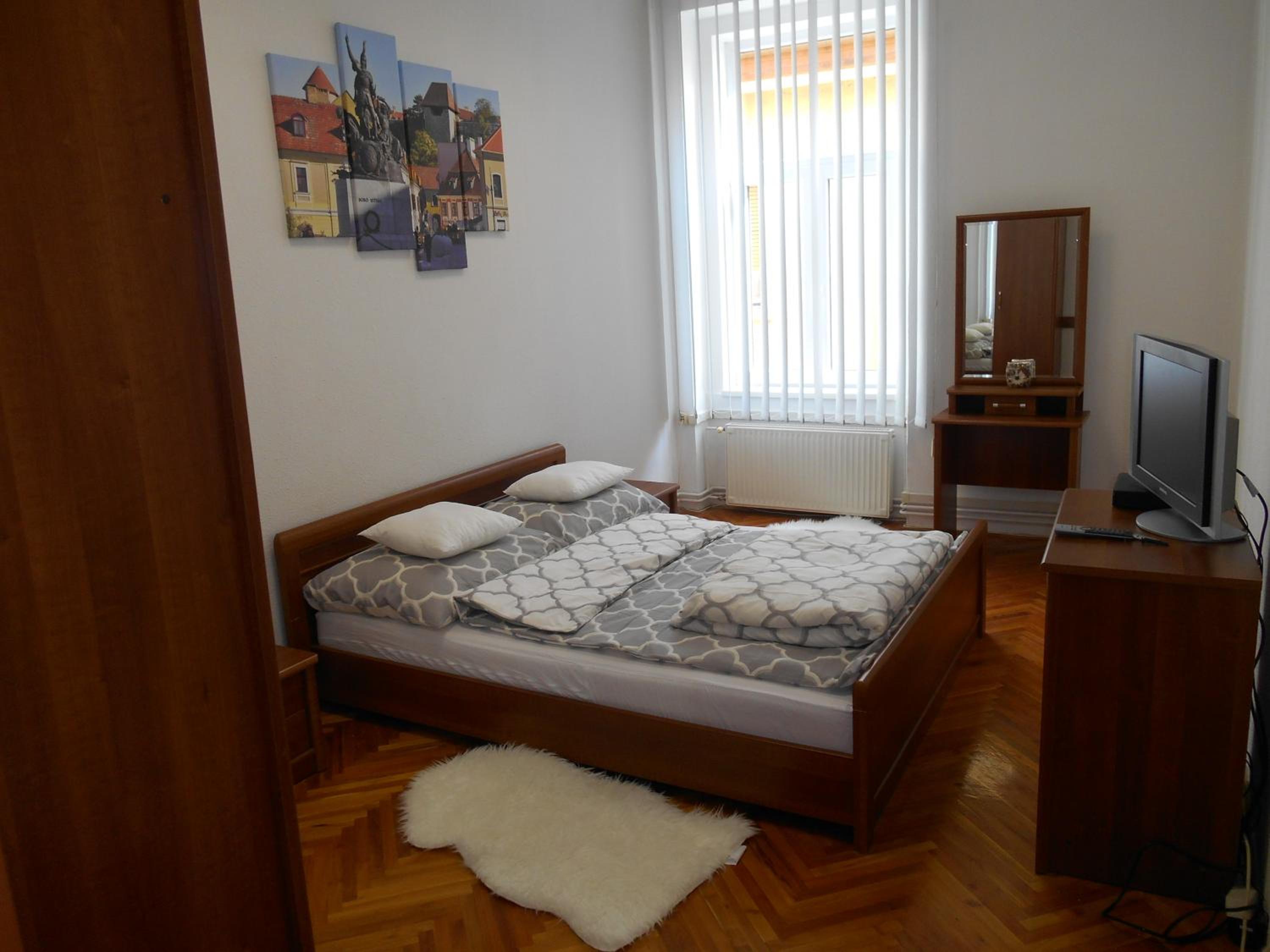 Akos Apartman