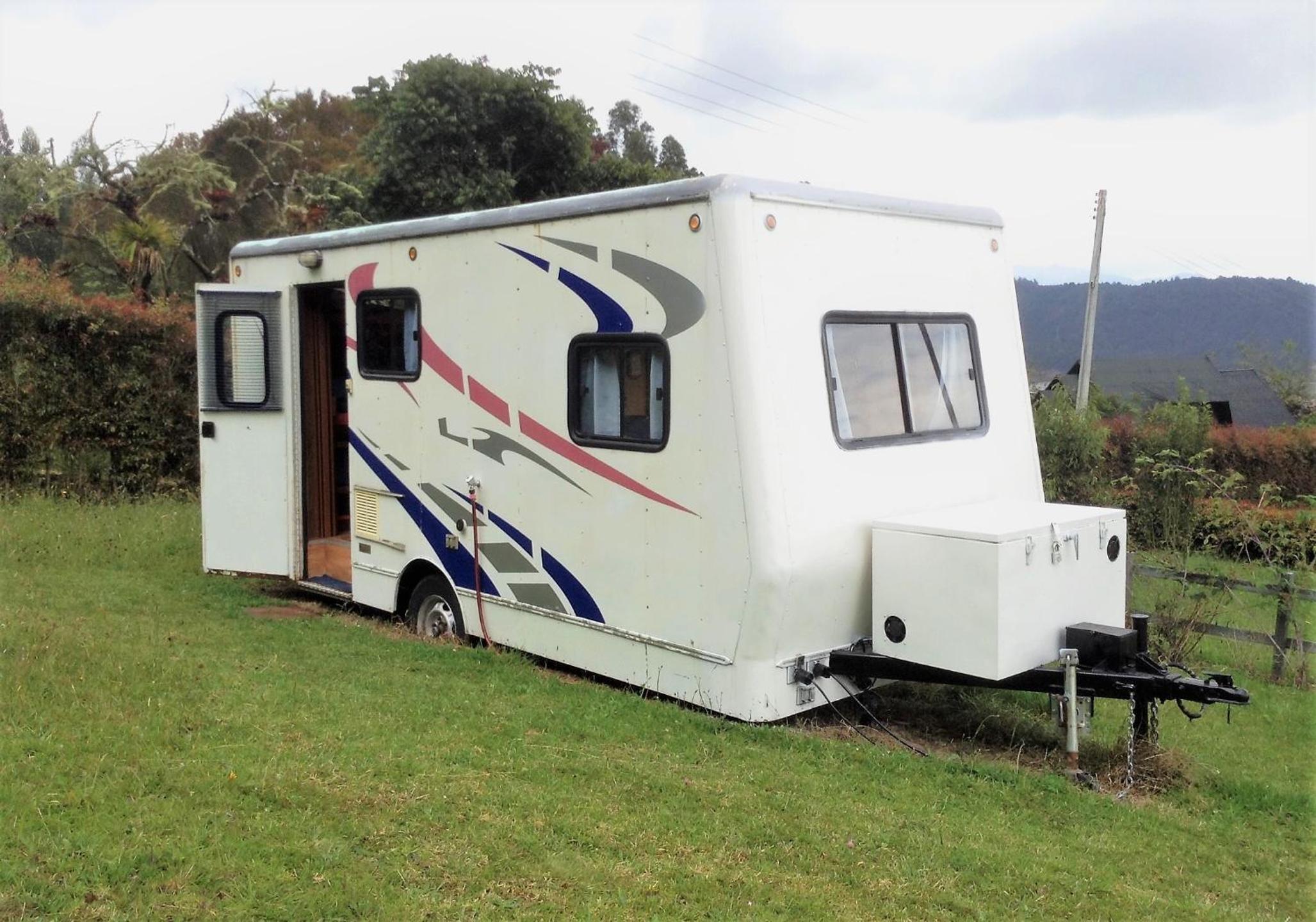 LA MESETA DE TOMINE CAMPER