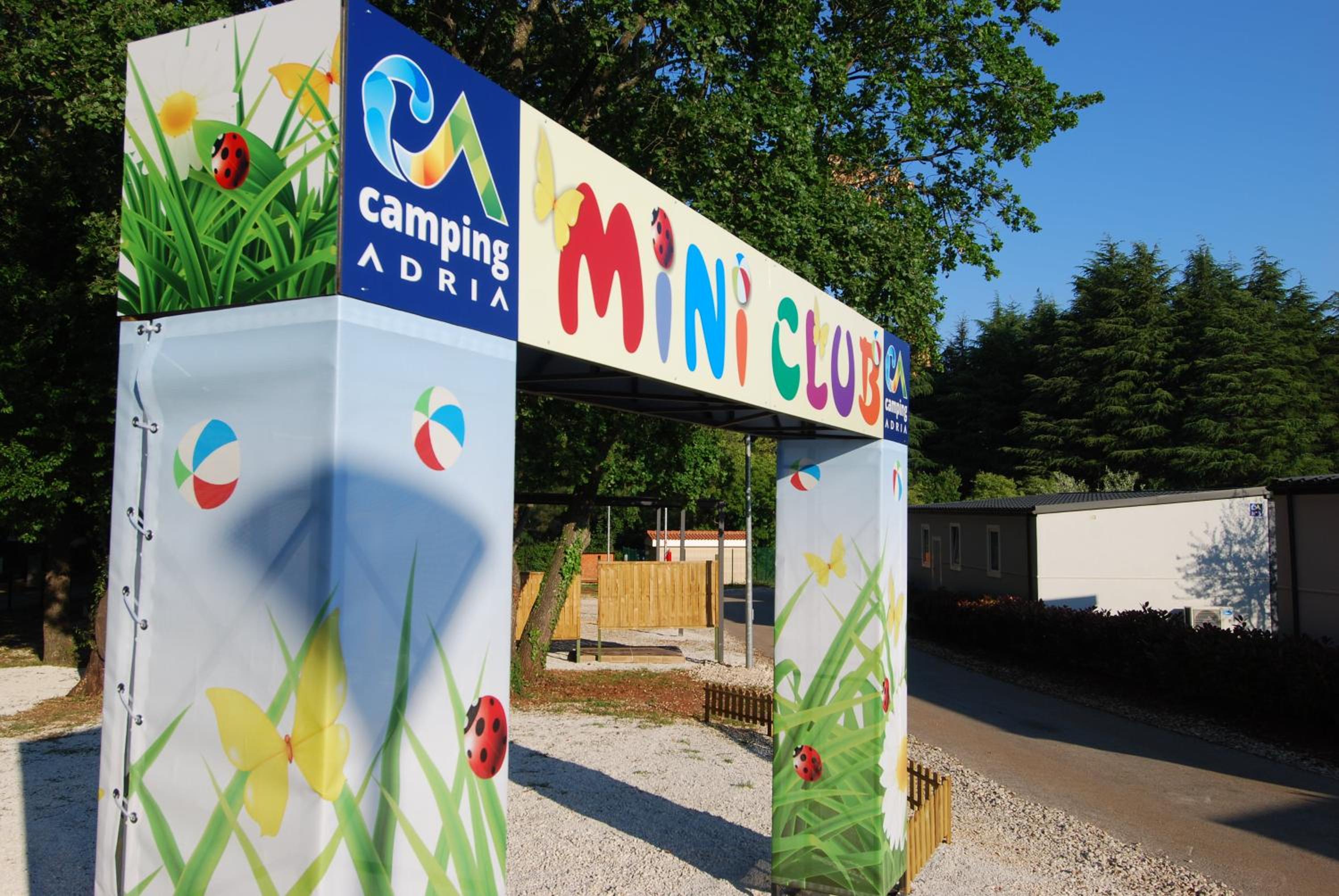 Hotel Superior Mobile Homes in Camping Kastanija - Image 1