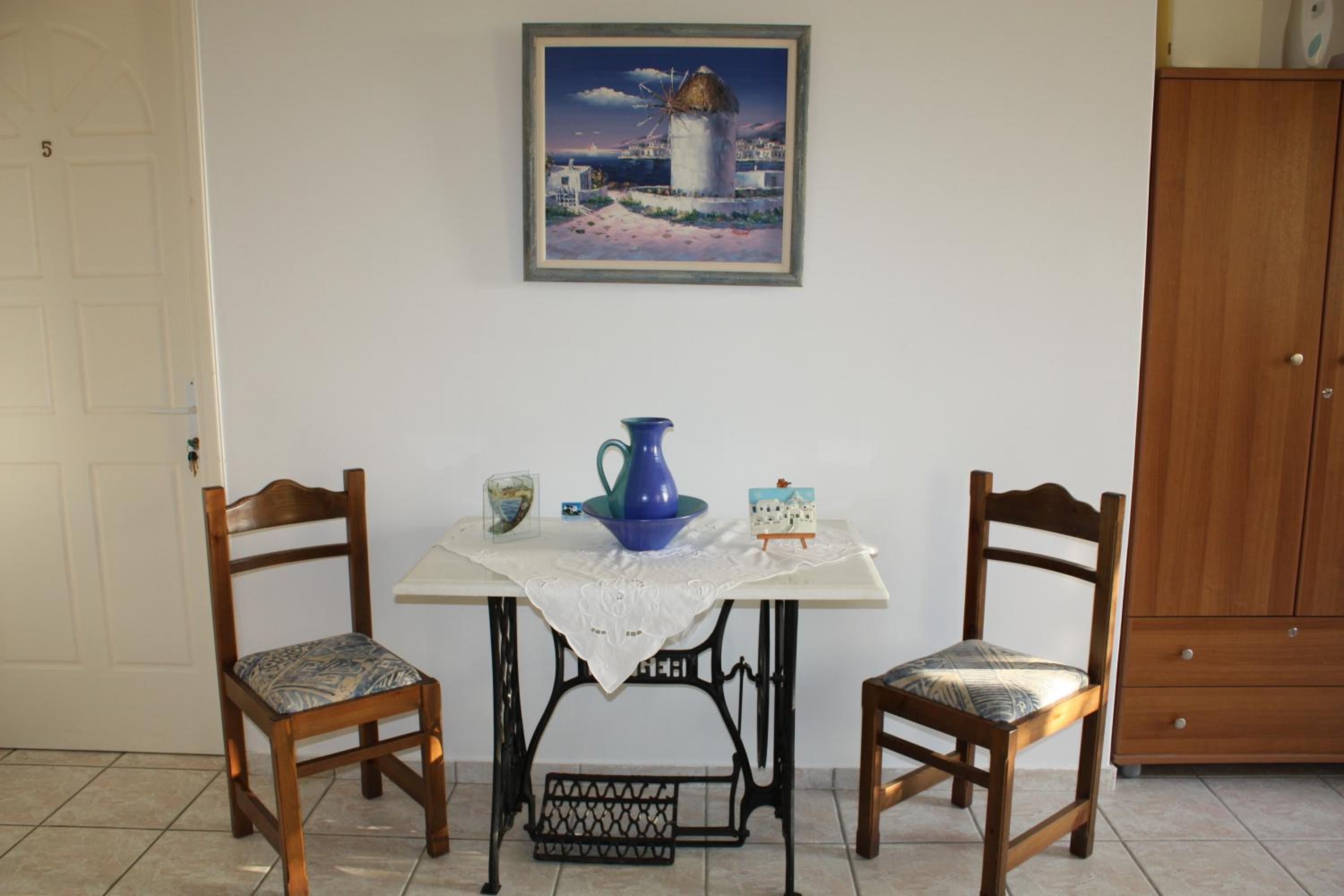 Mina's Studios in Naxos Island