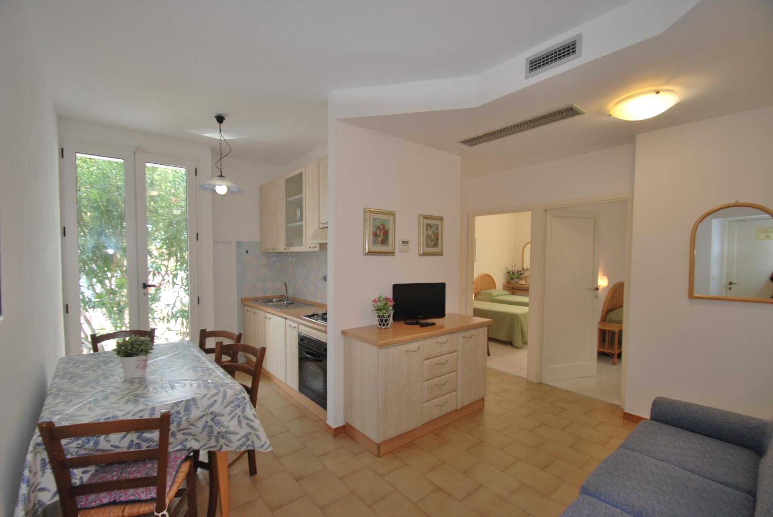 Appartamenti Olivo - 100 mt dal mare con aria condizionata view 2