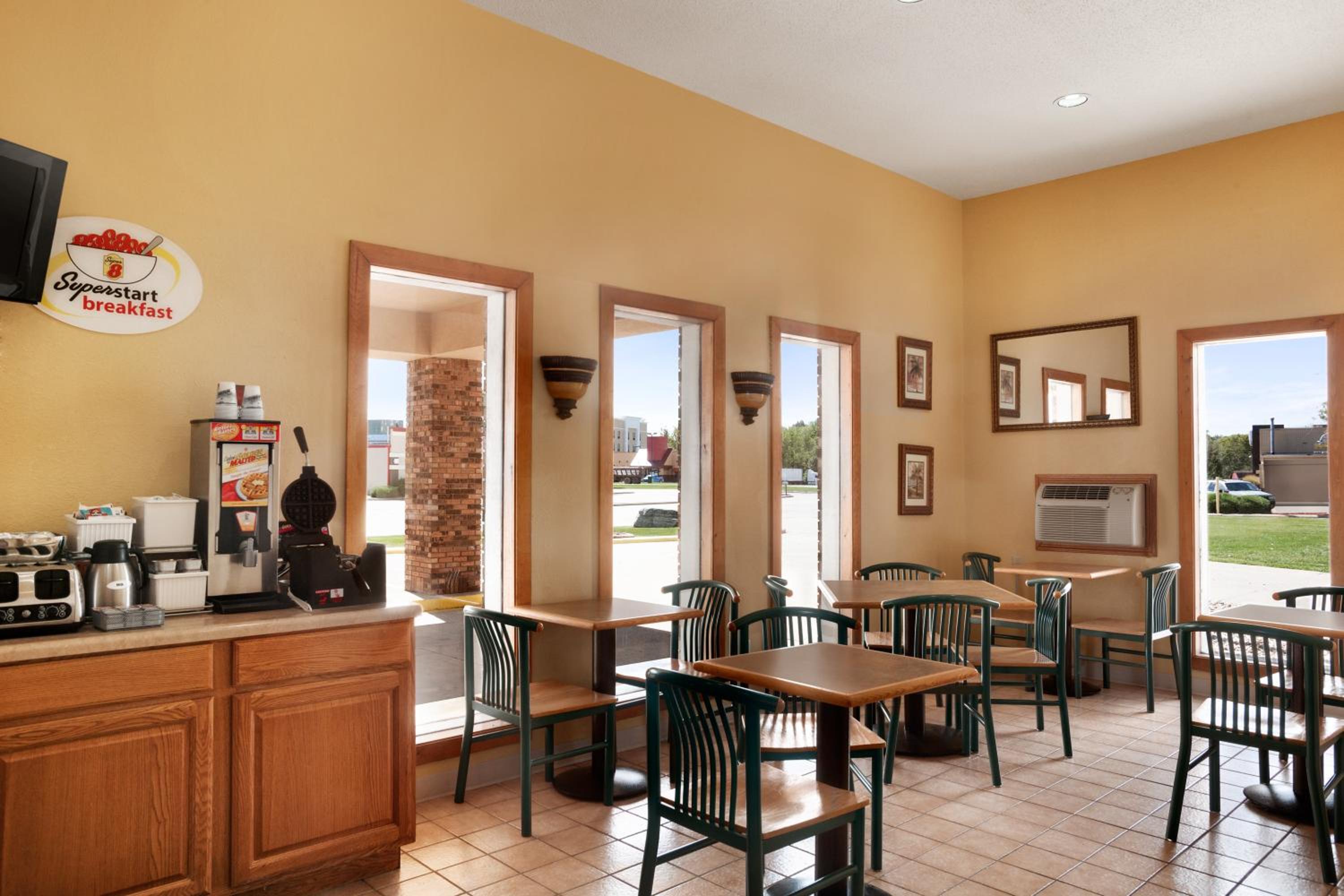 Effingham Vacations - Super 8 by Wyndham Effingham - Property Image 4