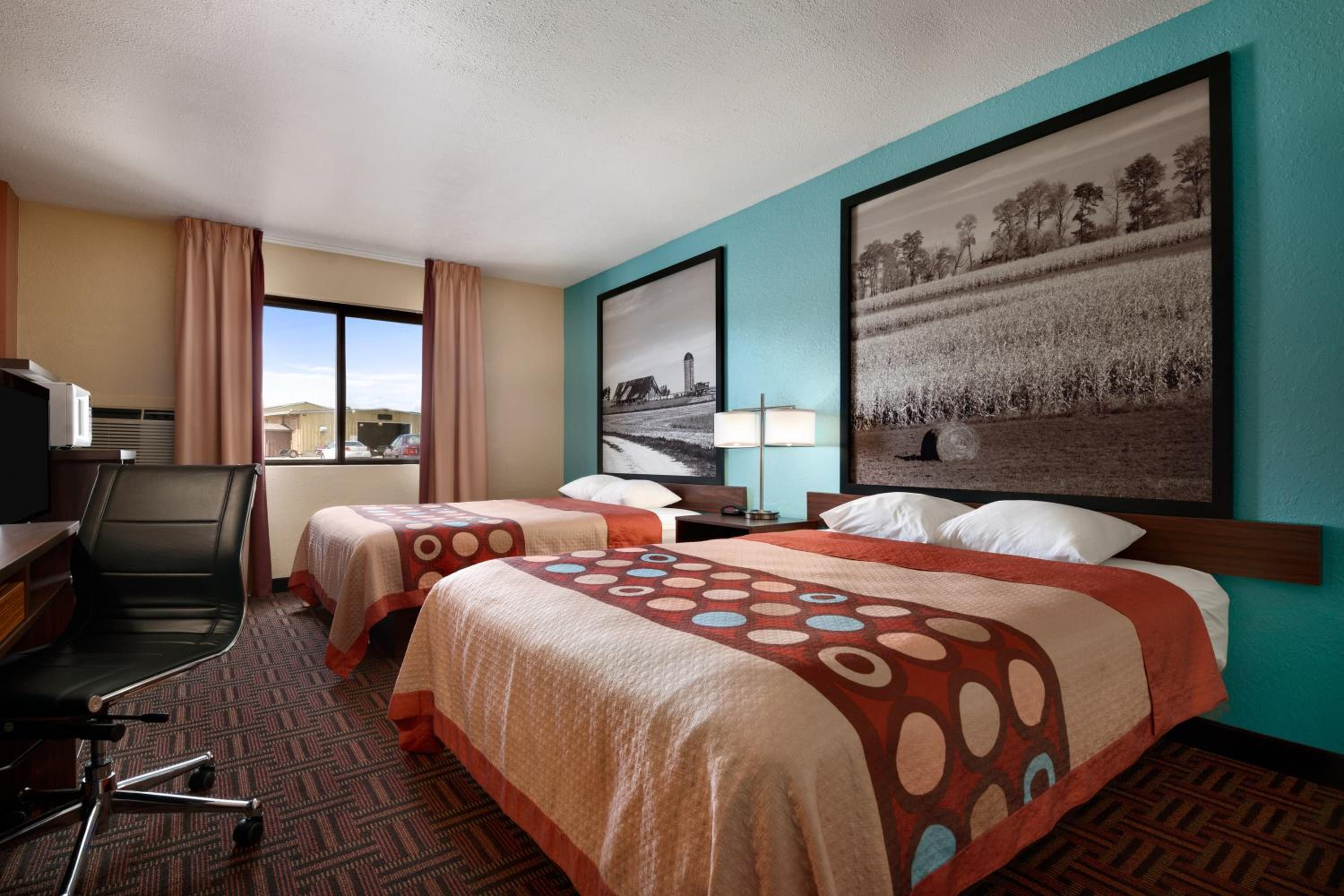 Effingham Vacations - Super 8 by Wyndham Effingham - Property Image 7