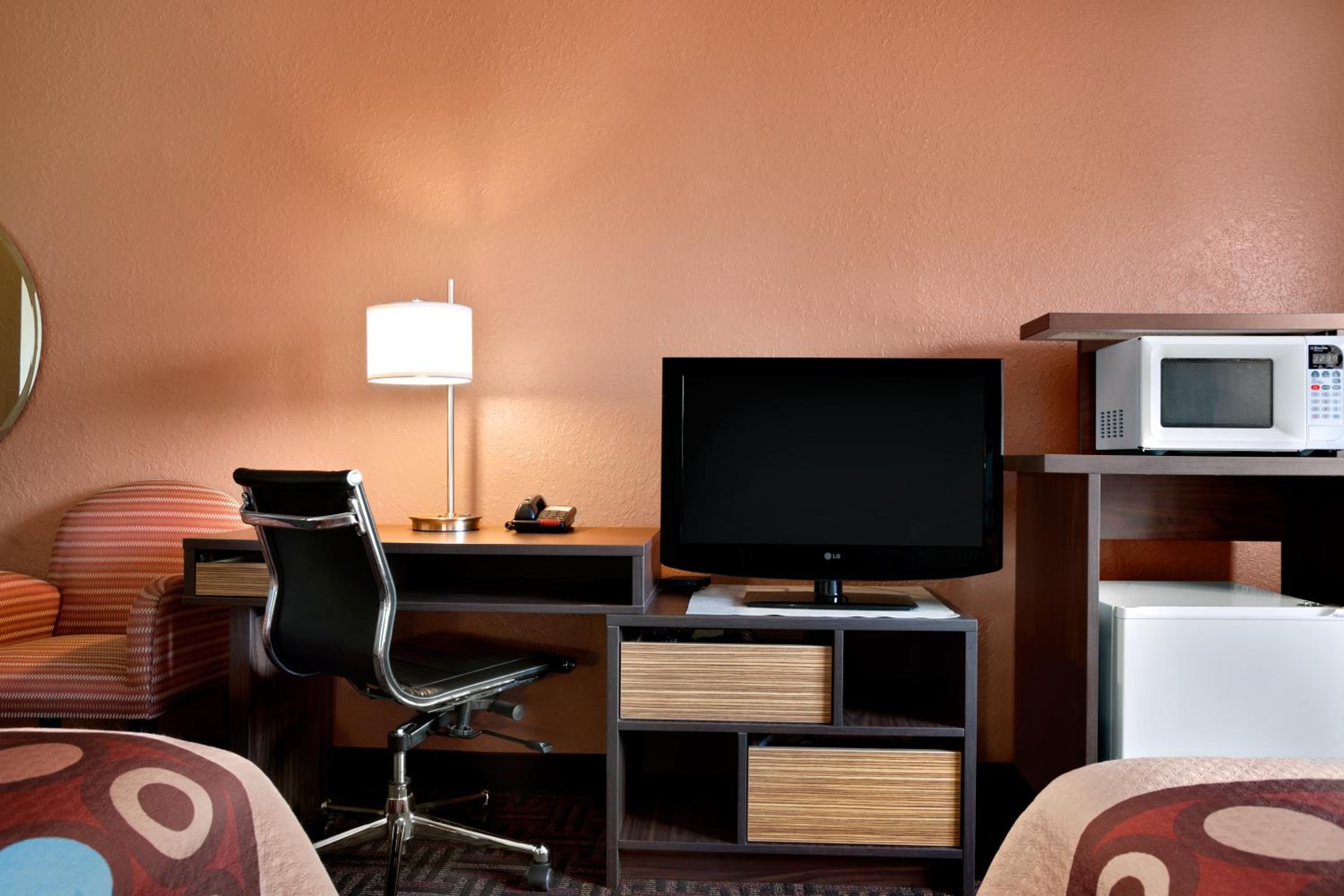 Effingham Vacations - Super 8 by Wyndham Effingham - Property Image 8