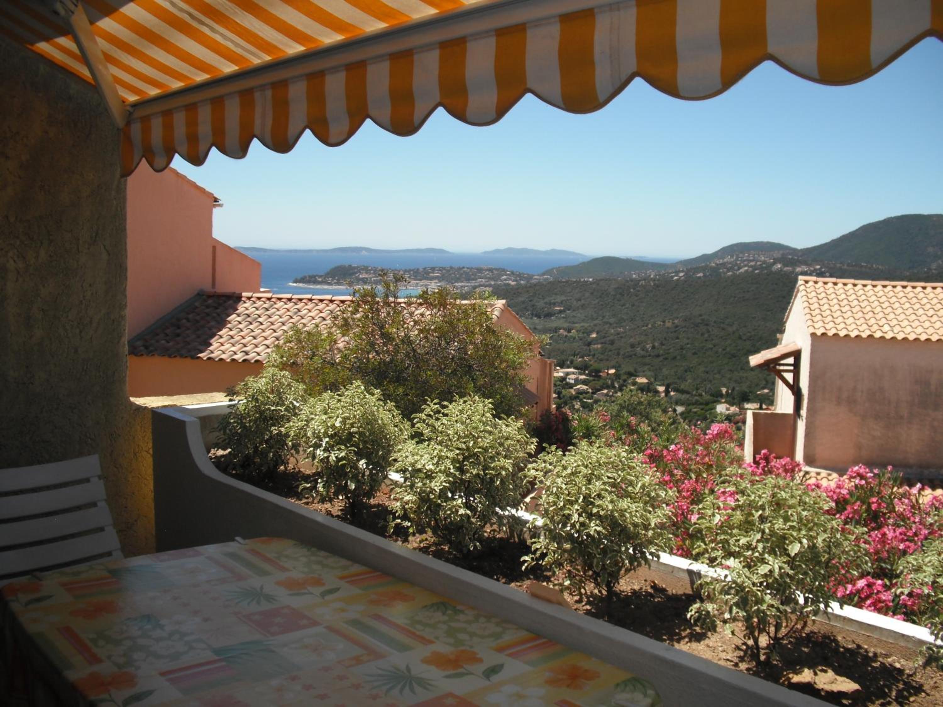 Les Emeraudes view 3
