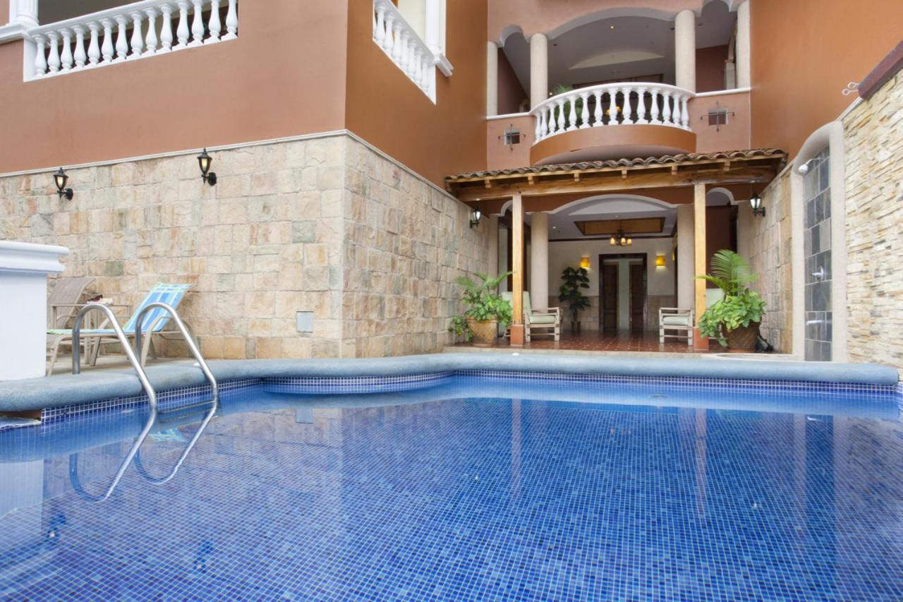 Pacifico Colonial Condominiums