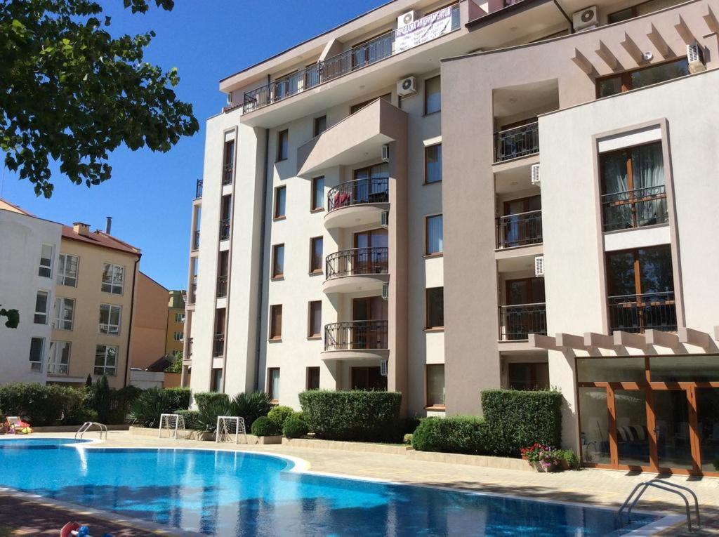 Alex Deluxe Apartments