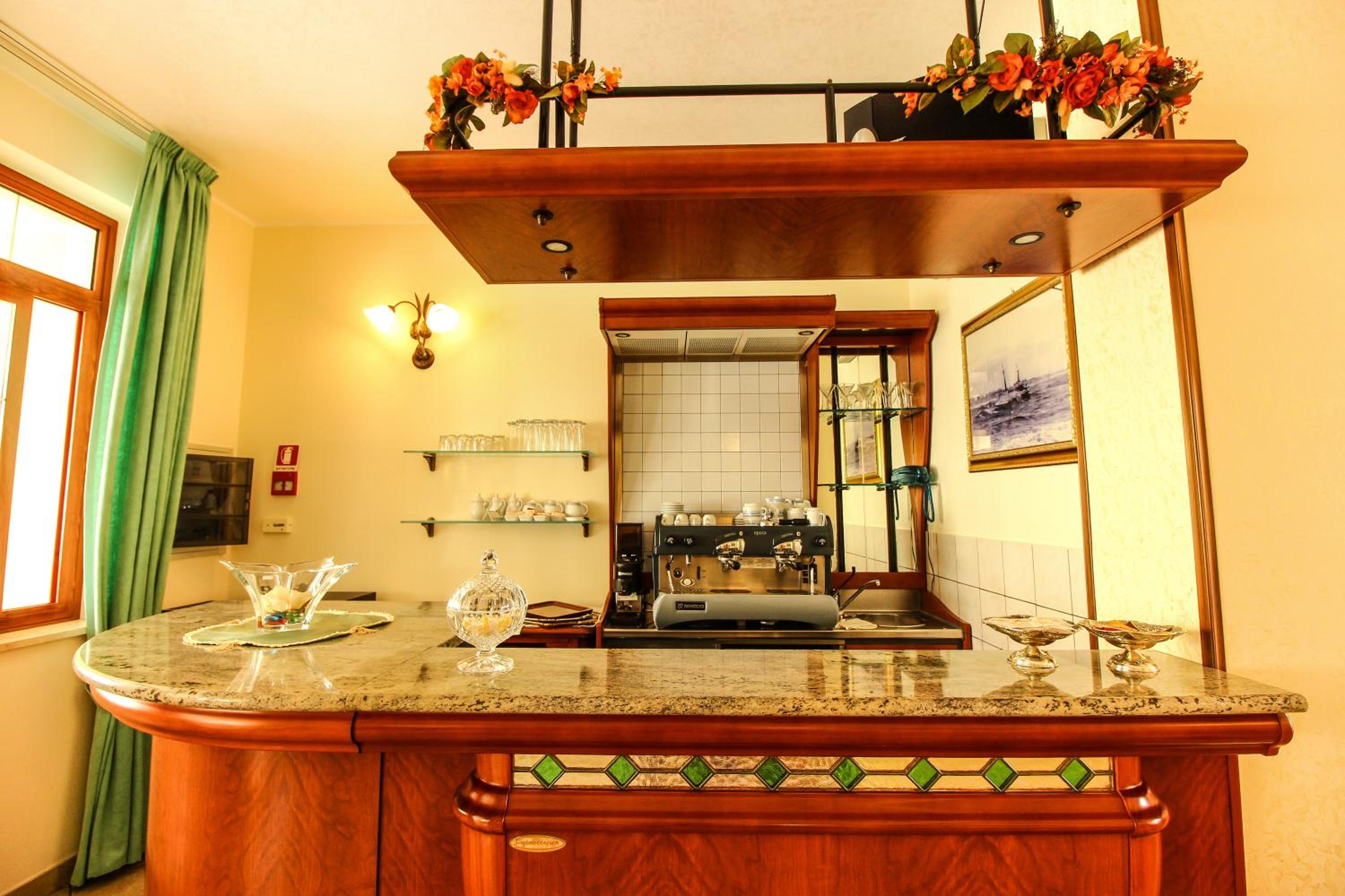 Lobby & Reception