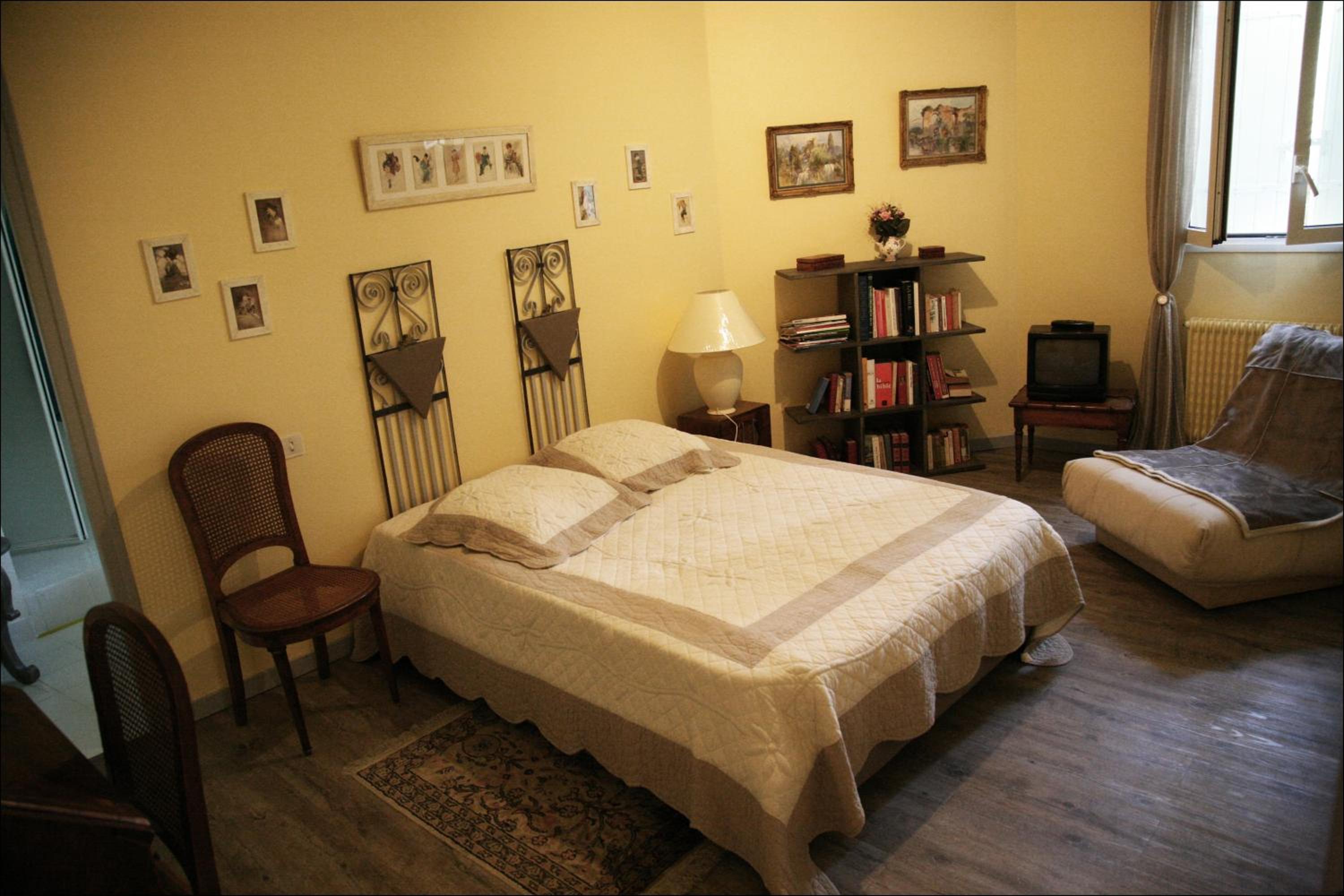 Photo 12