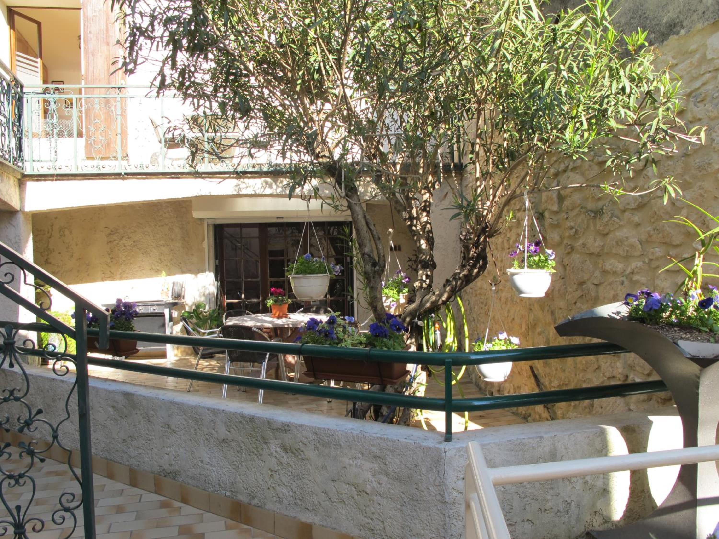 Photo 12