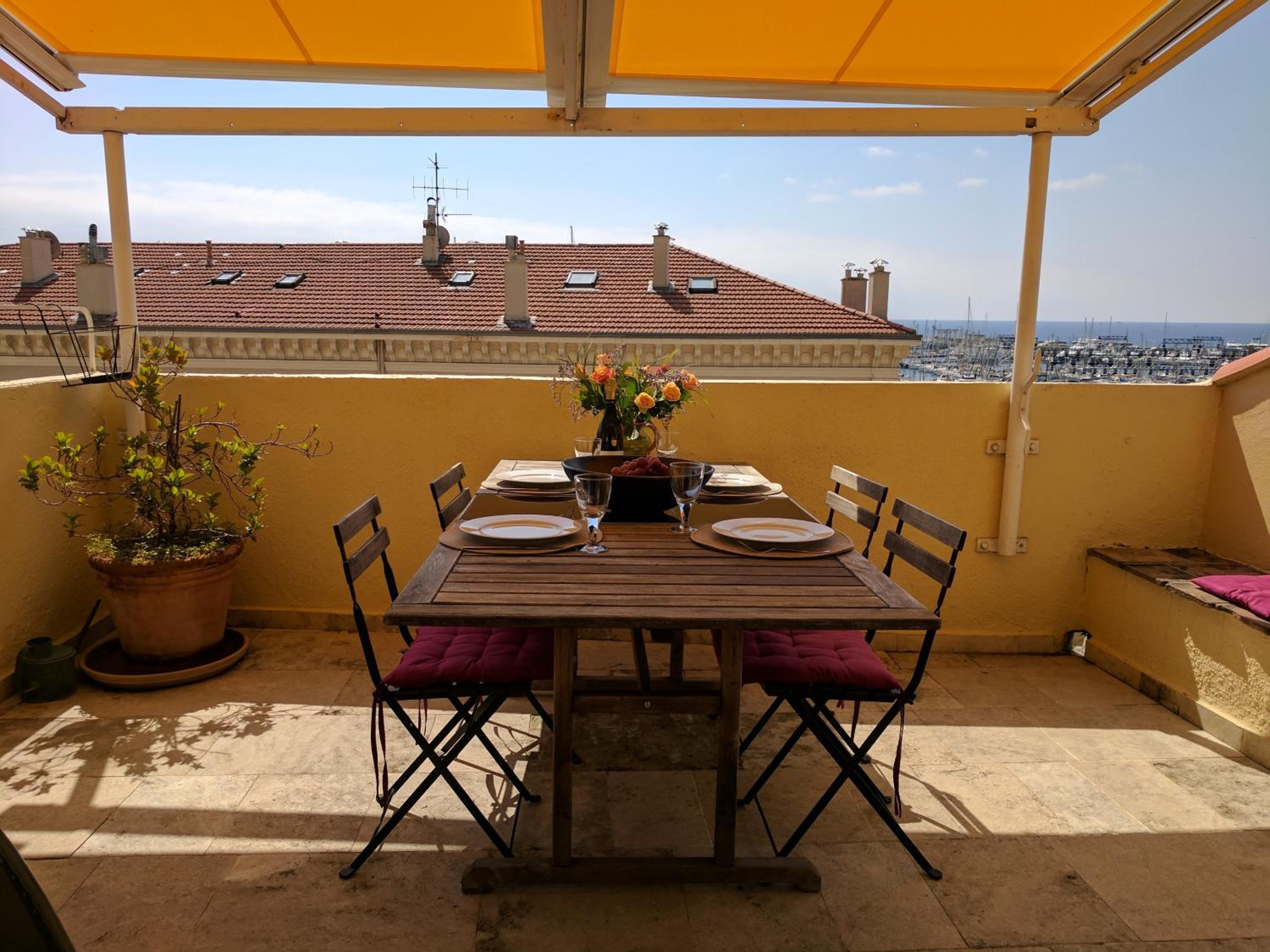 Citilet 4 Duplex, funky with large terrace view 4
