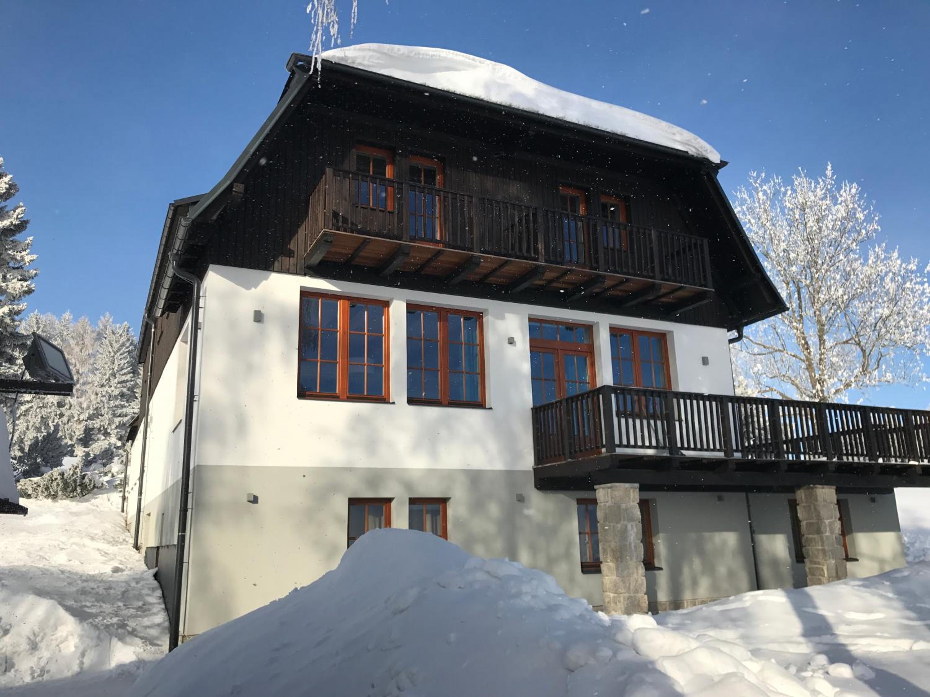 Hotel Aneta Hotel & Restaurant - Image 1