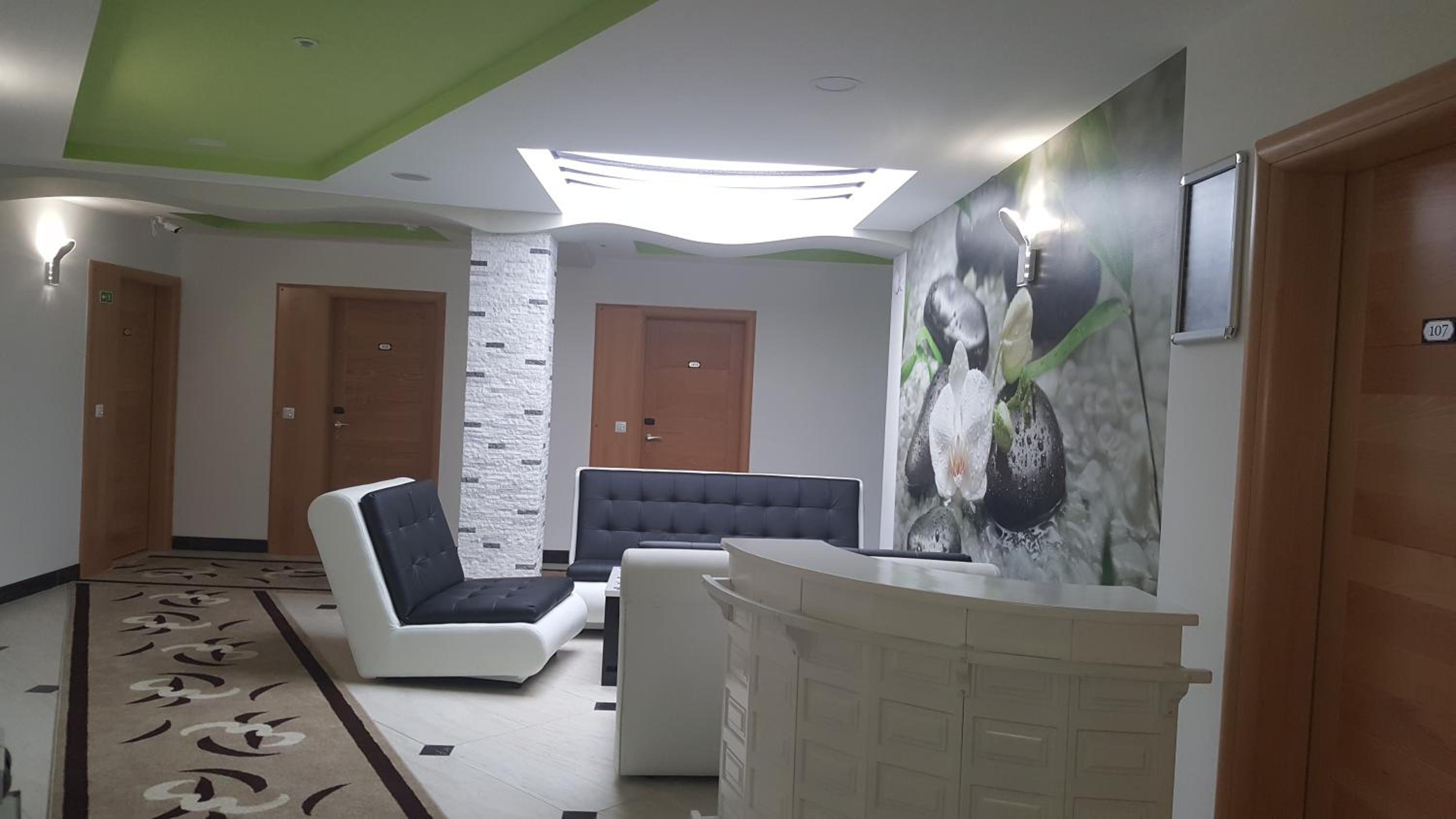 Lobby & Reception
