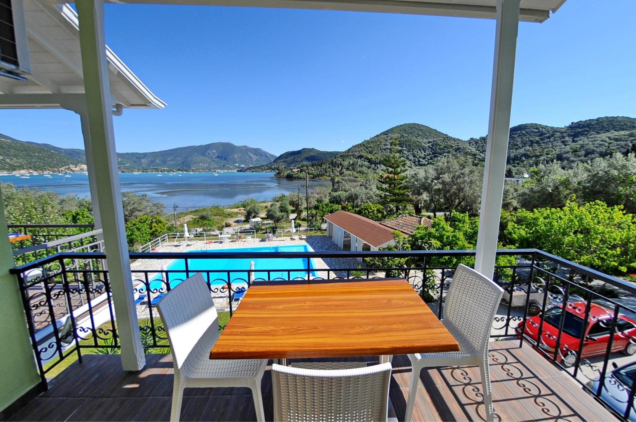 Vliho Bay Suites & Apartments