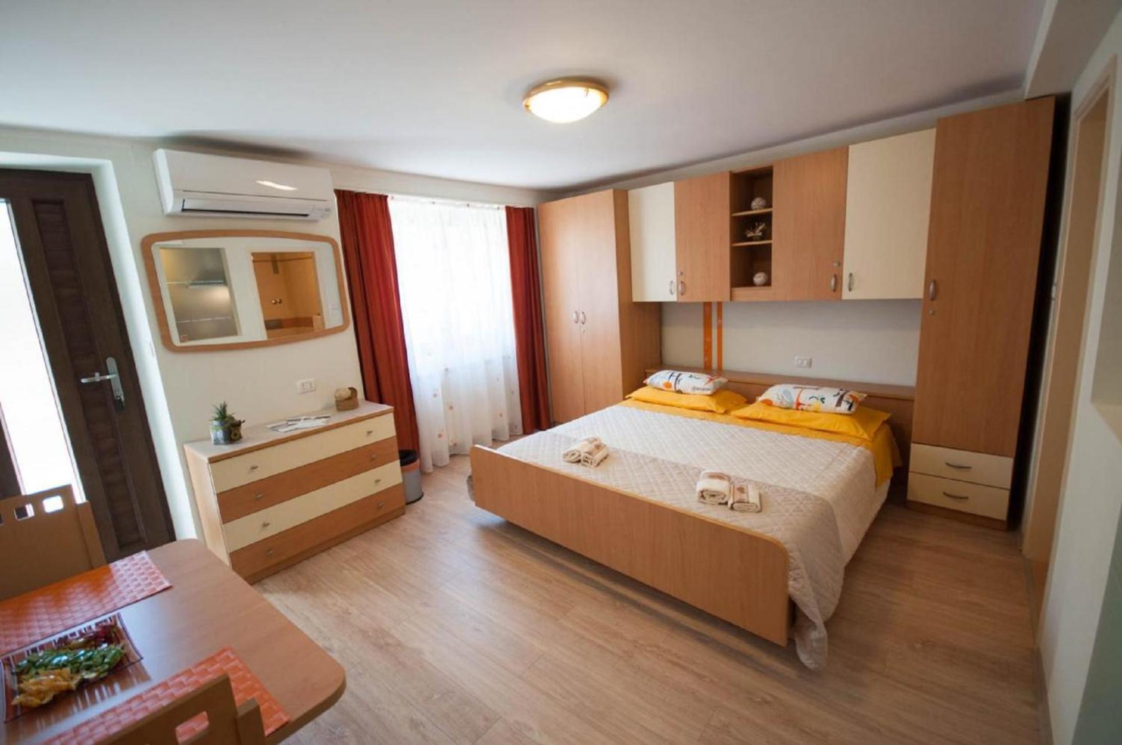 Dario Apartment by the sea view 4