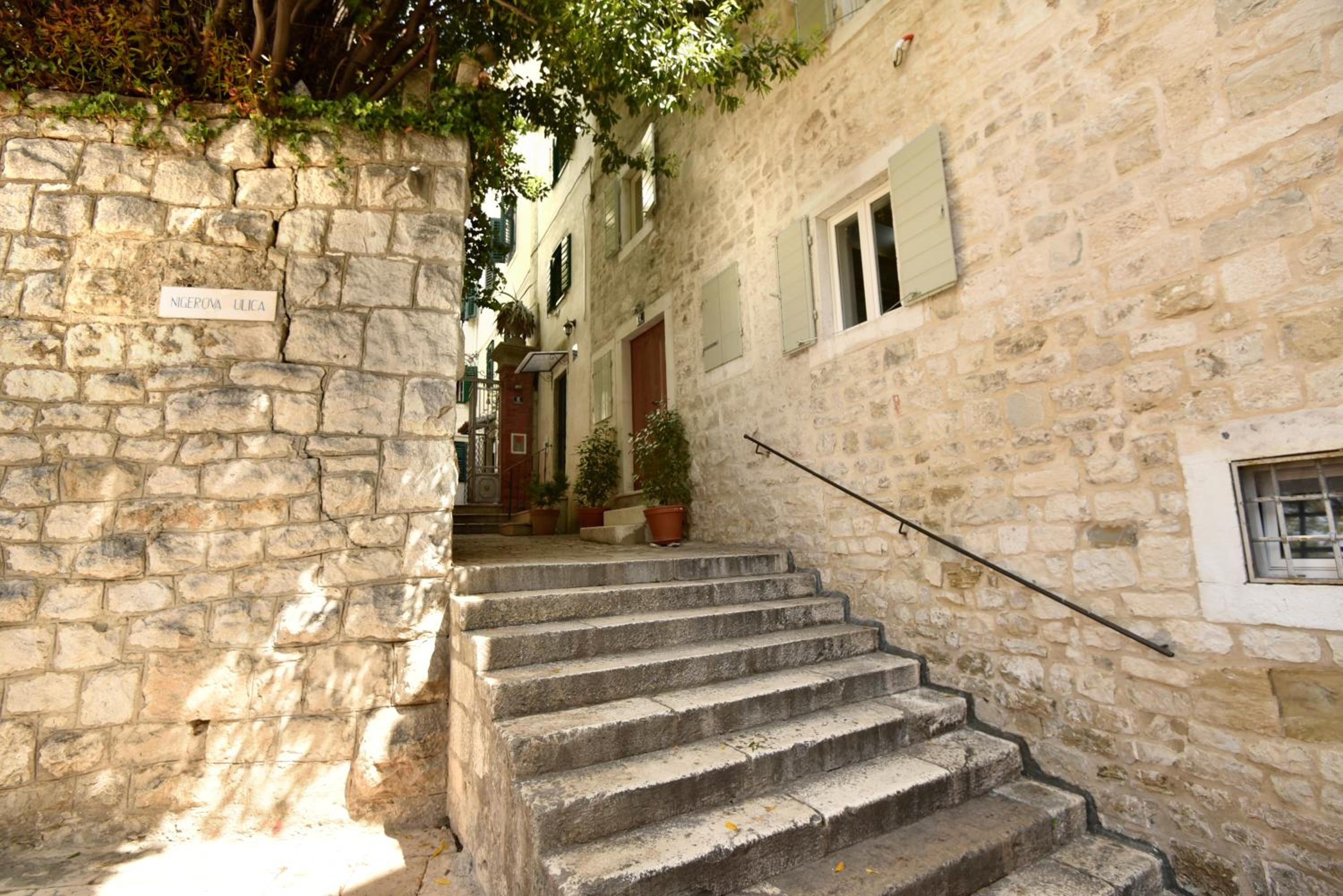 Photo 33