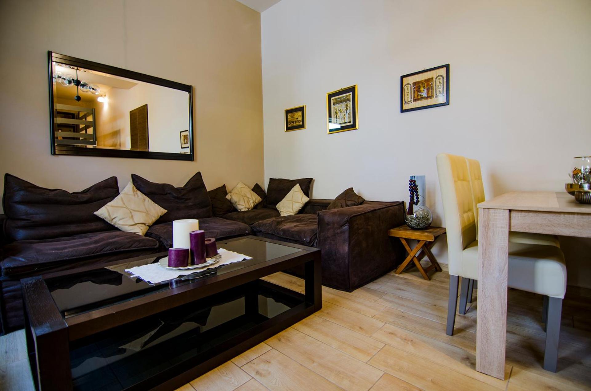 Gonis Suites